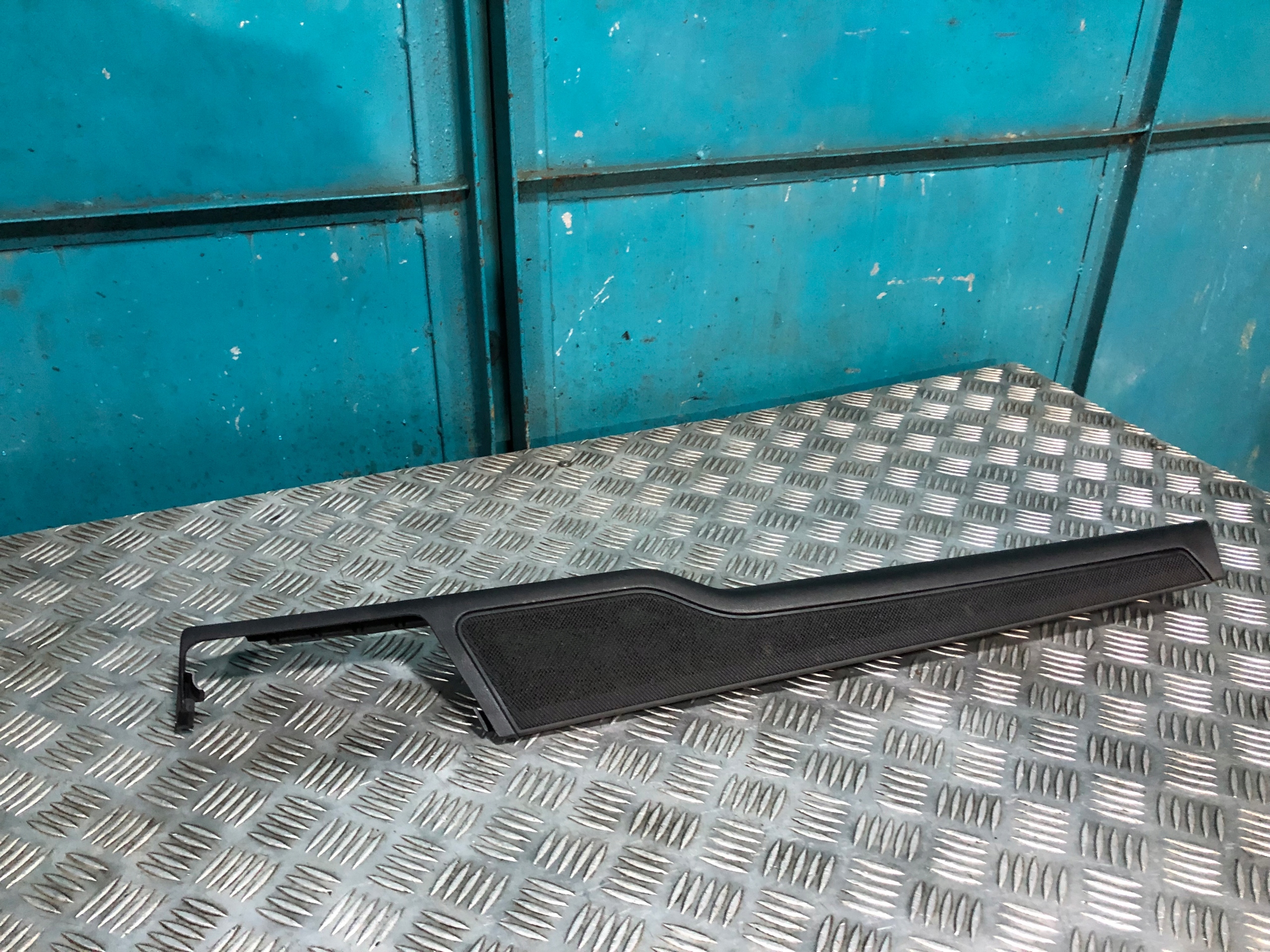 MERCEDES W212 KOMBI OSŁONA BAGAŻNIKA LEWA