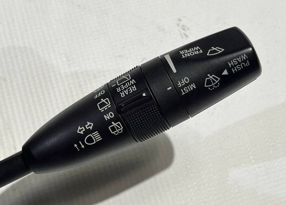 bouton commodo feux lave glaces indicateurs de direction Maserati Levante
