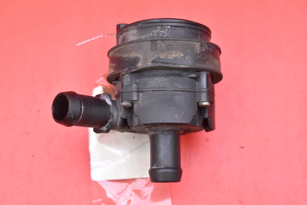 pump water pump electrical A0005000686 MERCEDES CLA C117 2.0 CGI 211 KM
