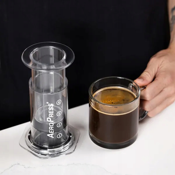 AEROPRESS ZAPARZACZ DO KAWY CLEAR Z 100 FILTRAMI Model AeroPress Clear