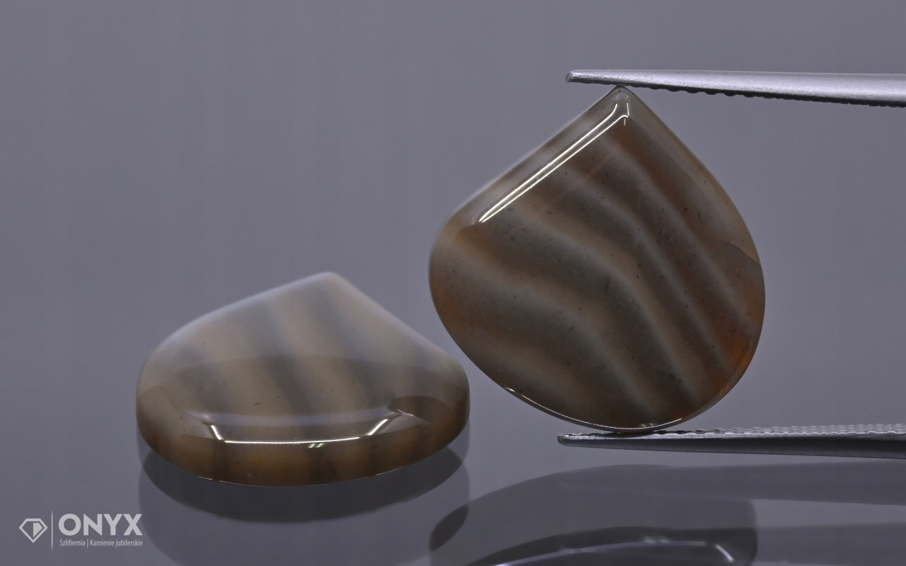 Křemík pruhovaný nízký kabošon Pár nepravidelný 15,5x15,5 mm