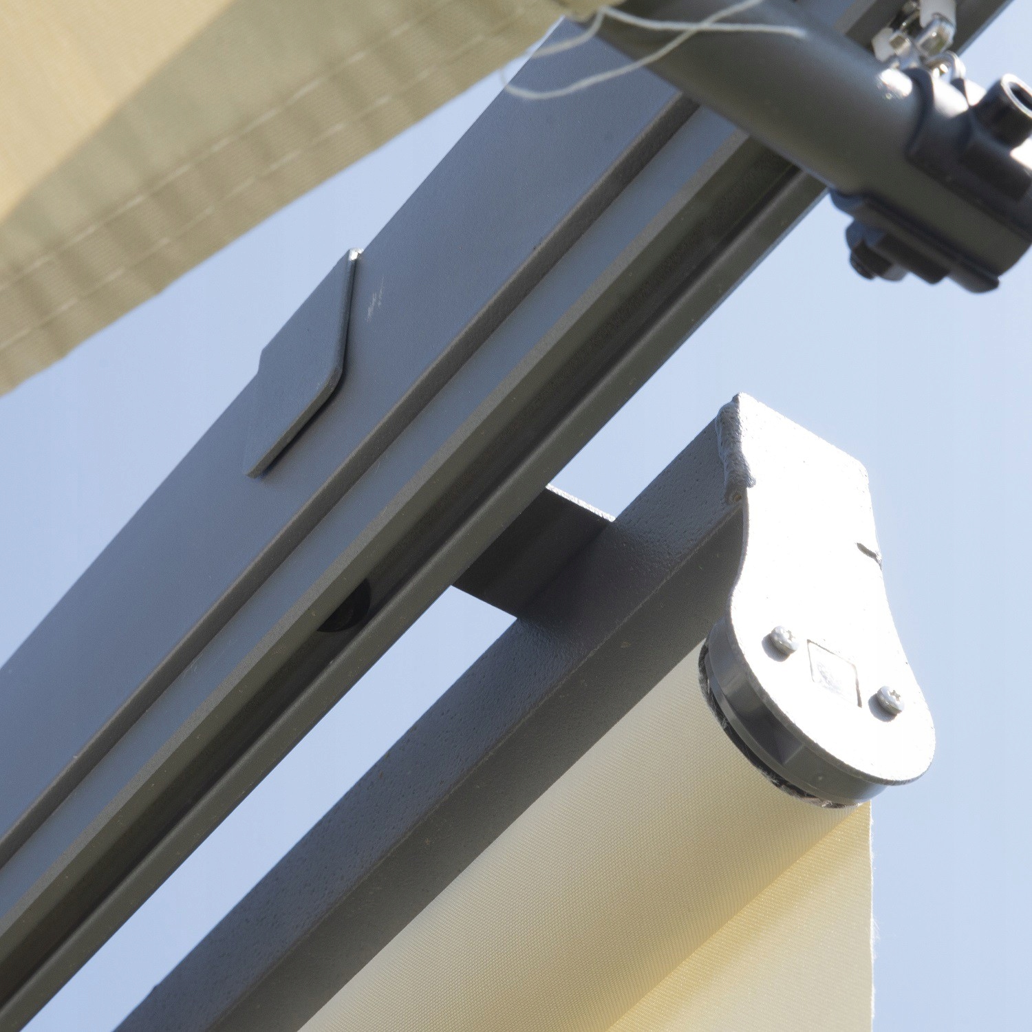 Vertikální roleta do pergoly Irda béžová 170 x 225 cm