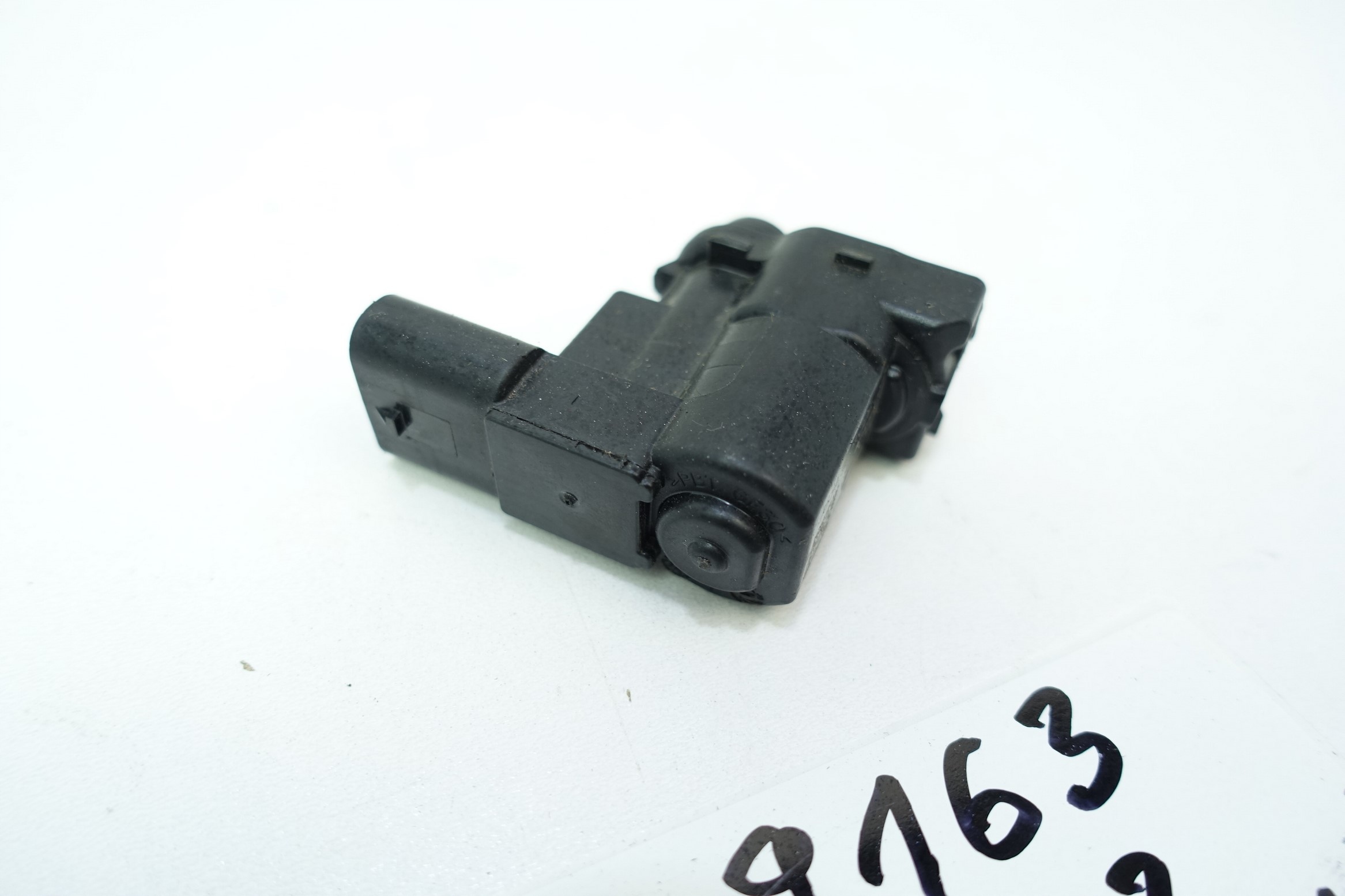 control unit bonnet PRZEPUSTNICY PORSCHE TAYCAN 9J1