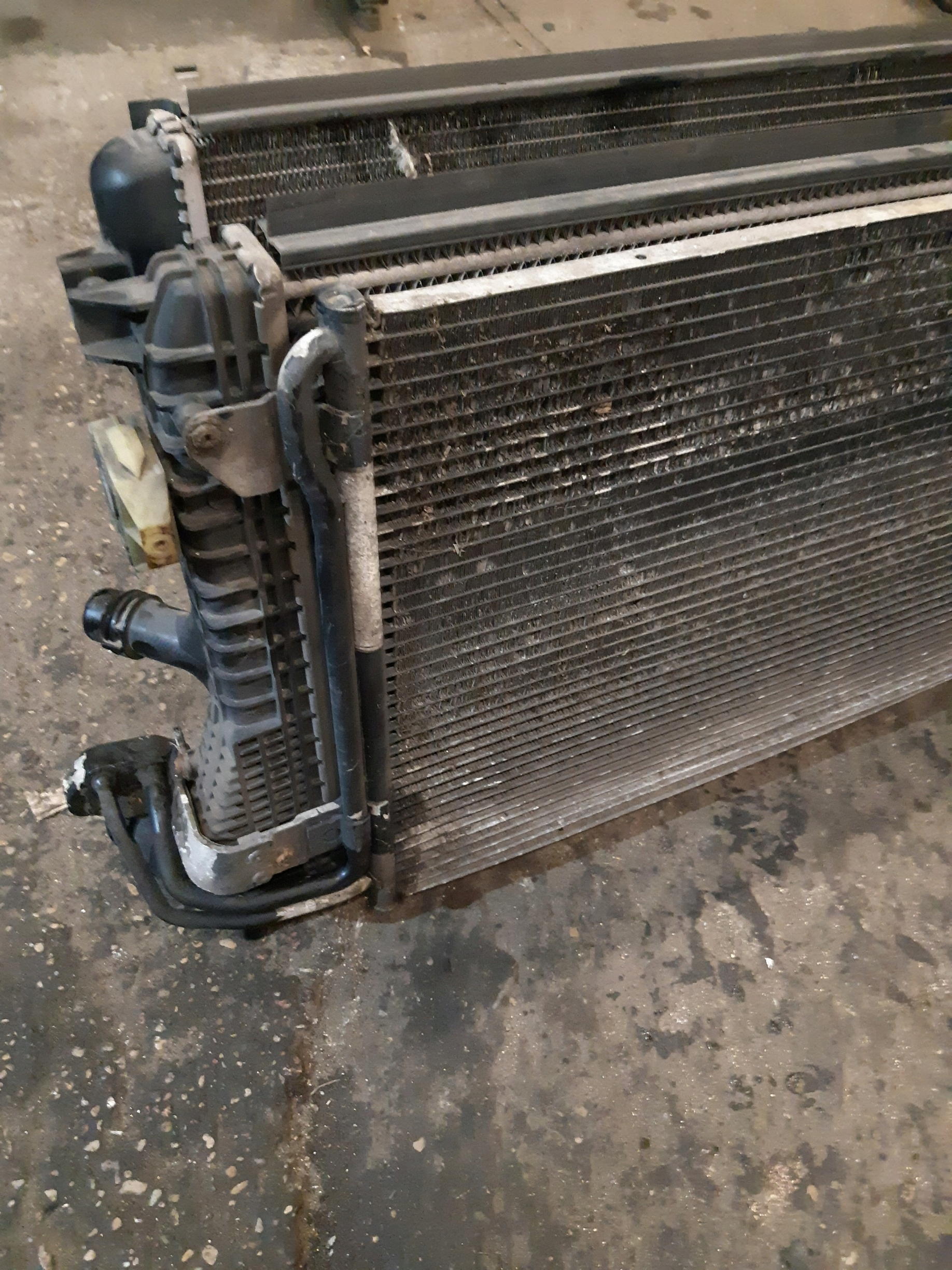 AUDI A3 8P 2.0 TDI chladiče vody ventilátor KOMPLET