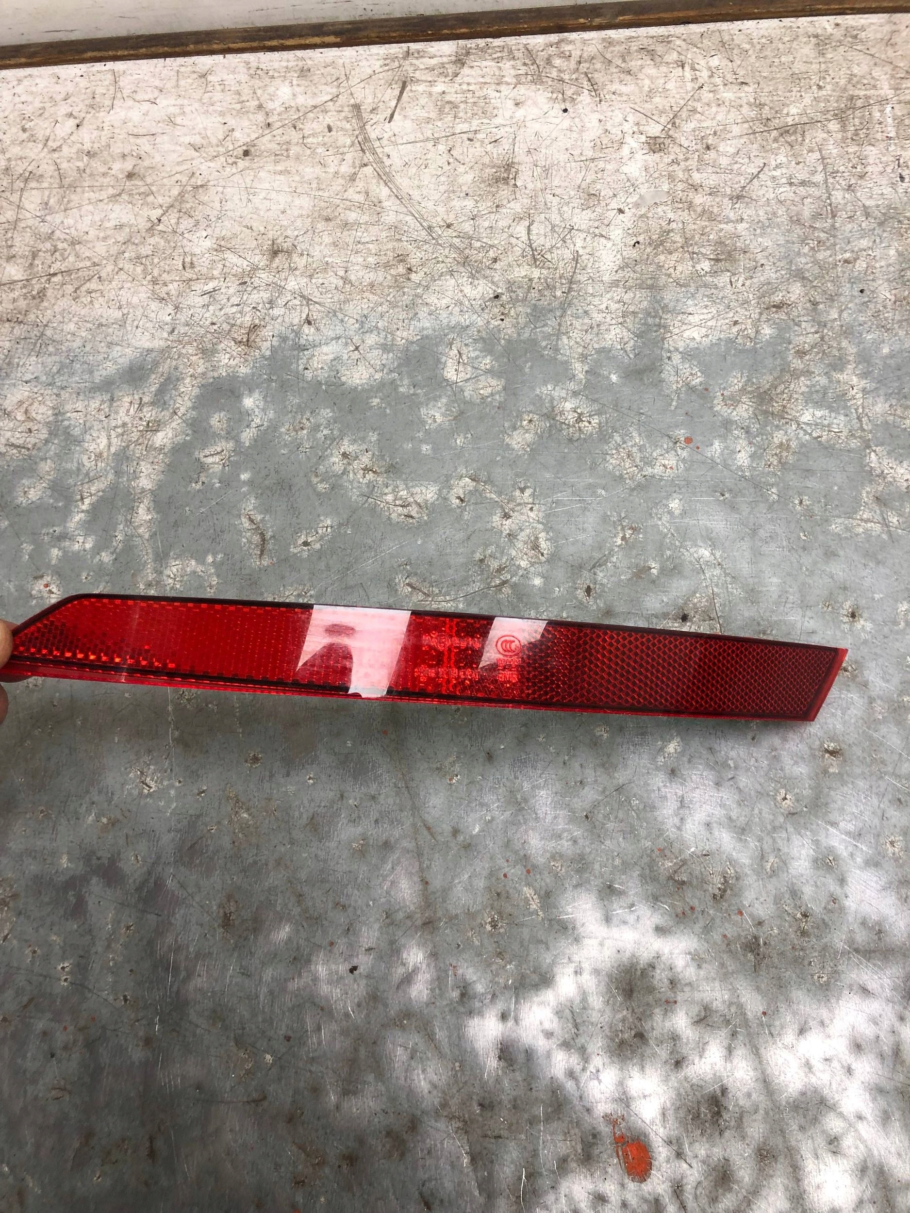ODBLASK der Stoßstange links heck AUDI A4 B9 8W0945105D