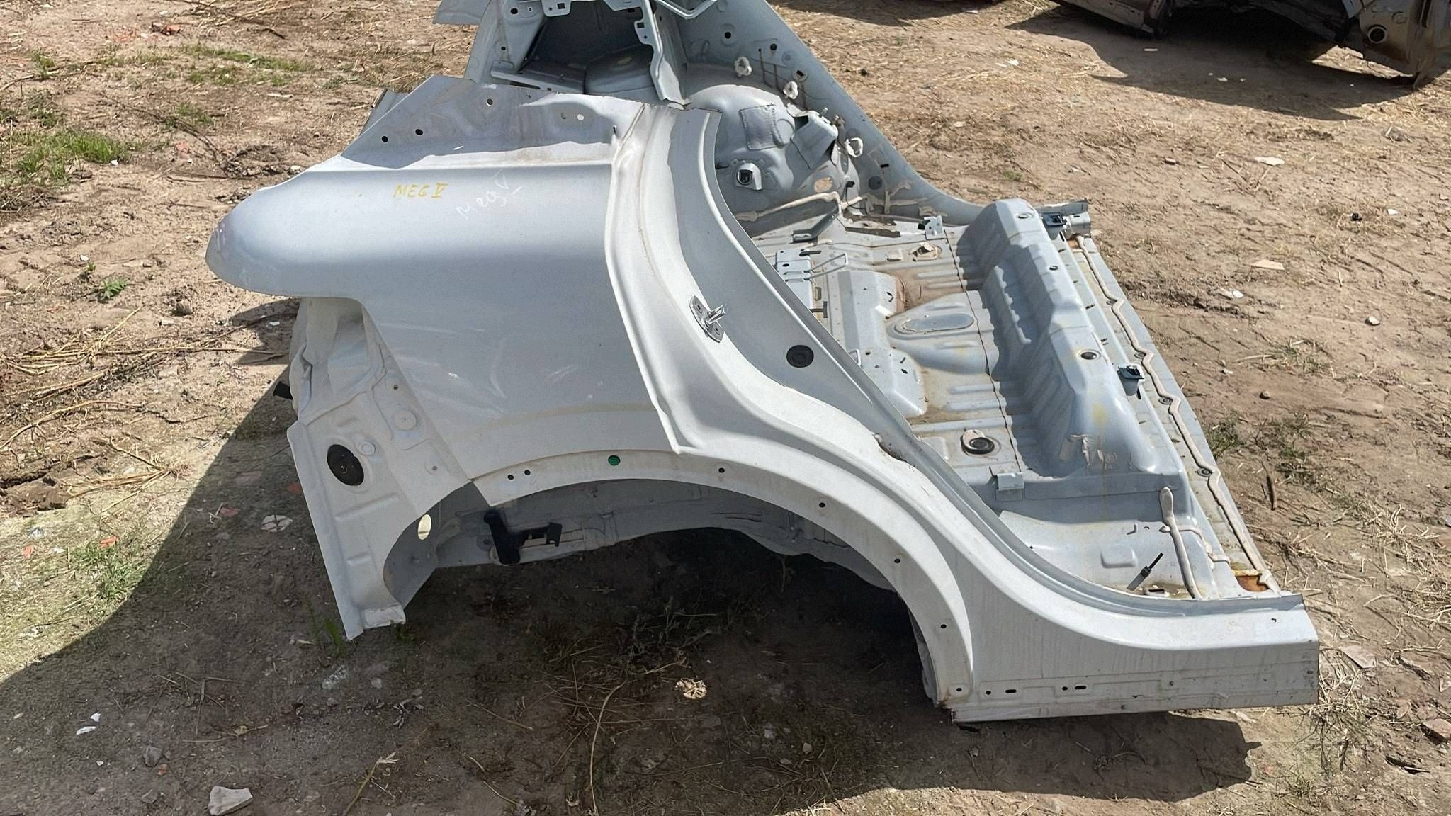 LONGHERONE posteriore Coppa parafango posteriore Renault Megane V E-Tech bialy