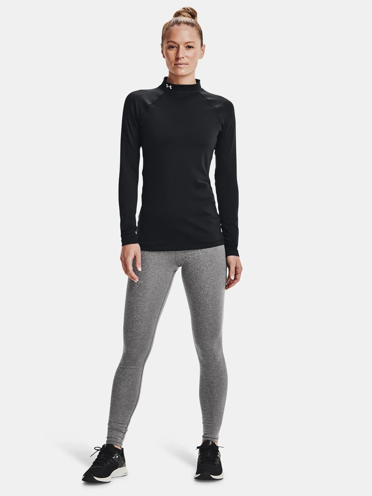 KOSZULKA DAMSKA UNDER ARMOUR LONGSLEEVE TERMOAKTYWNA SPORTOWA 1368702-001 Dekolt stójka