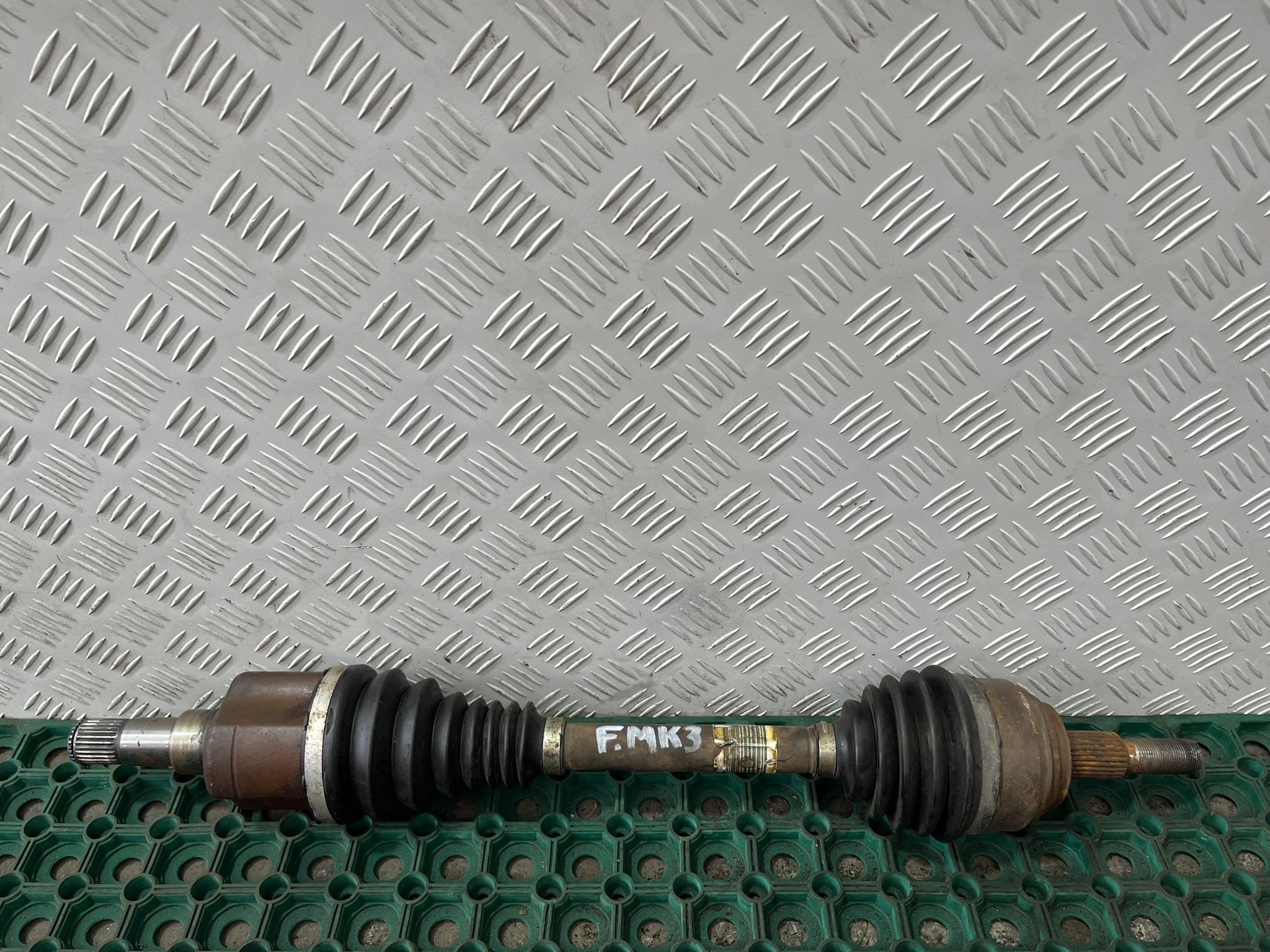 FORD FOCUS MK3 14-18 ST 2.0 ECOBOOST semi-axis left short. EV61-3B437-GA OE