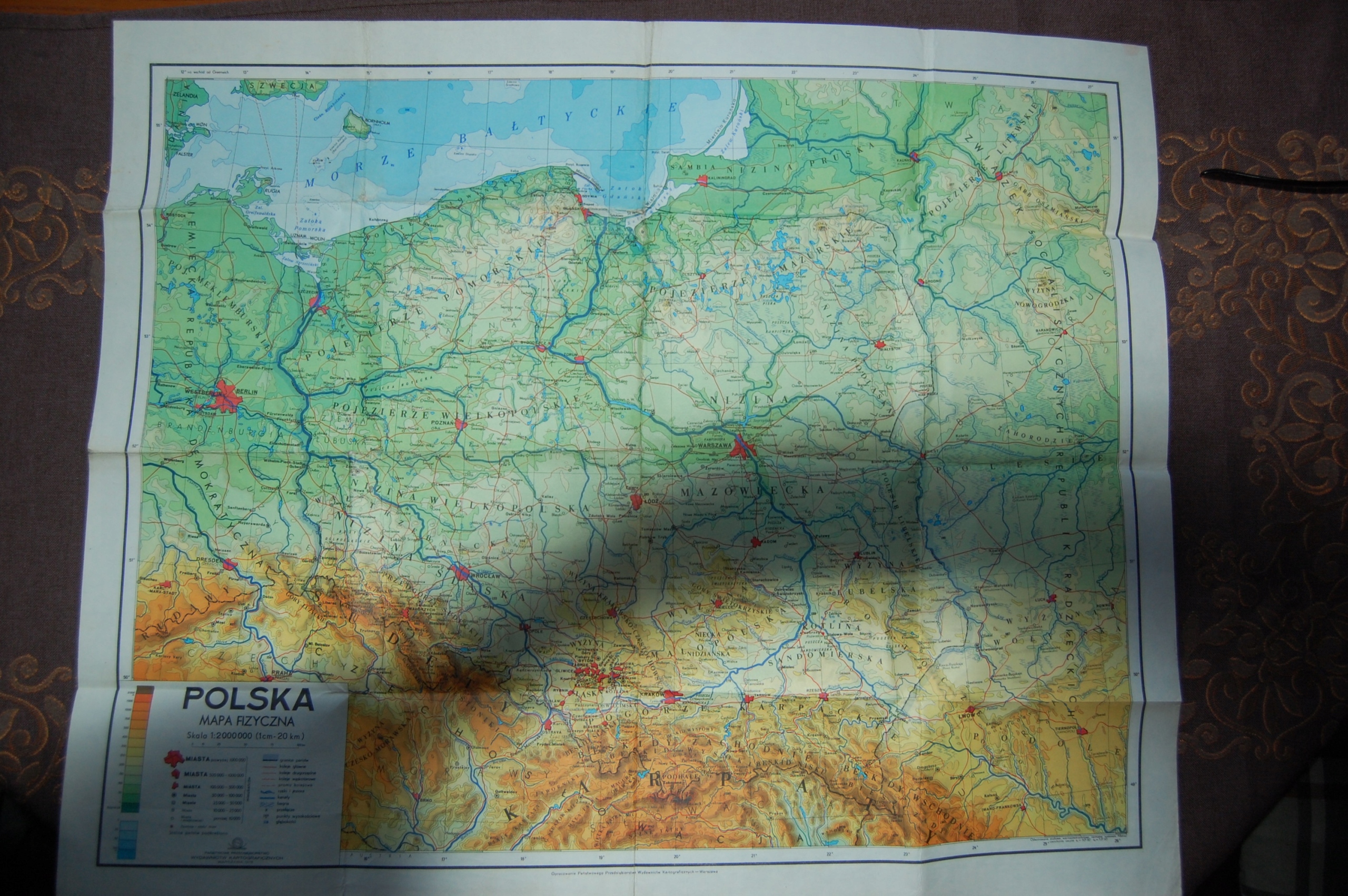 Карта 1978 года, карты, путеводители - из КНР.