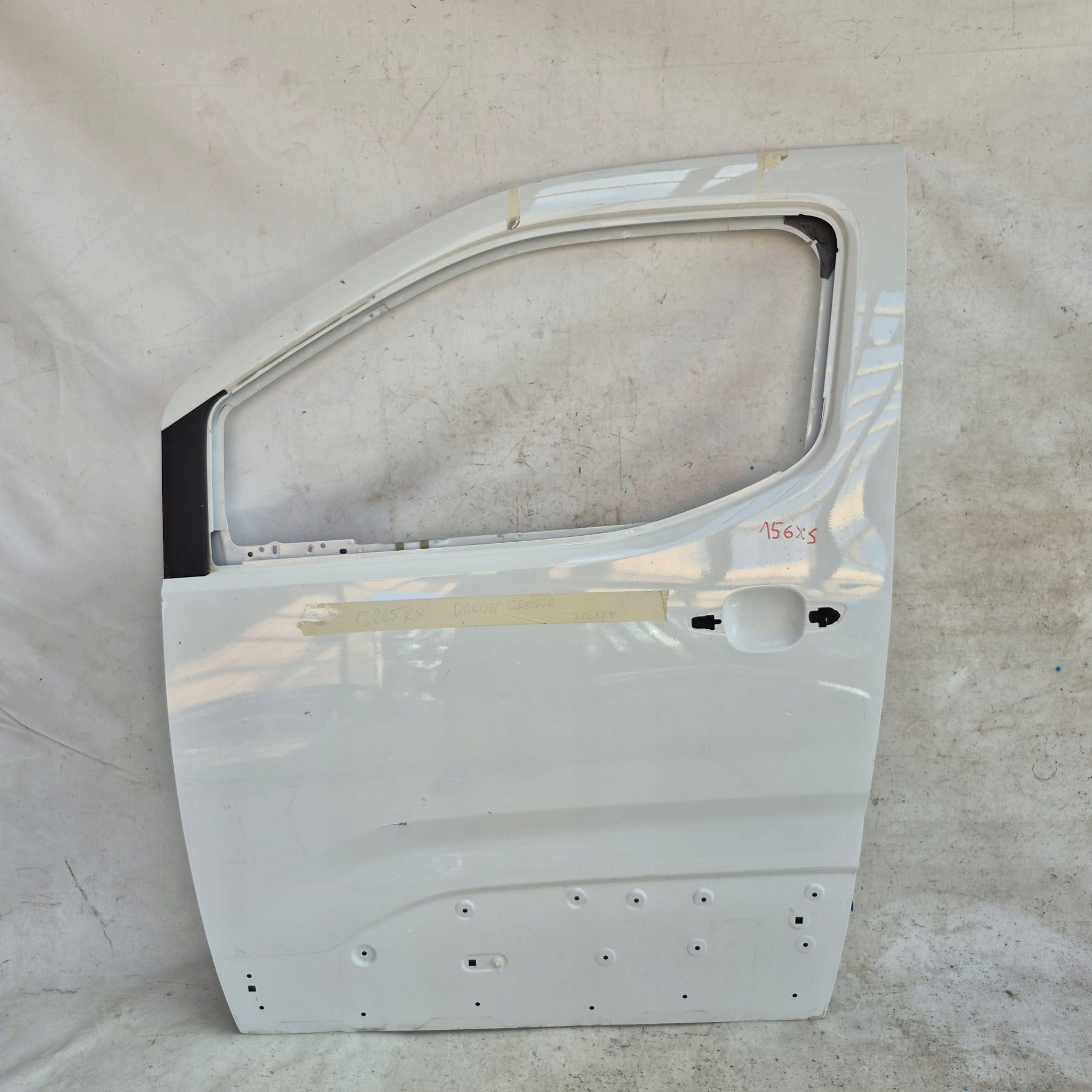 PEUGEOT RIFTER 18- door left front front B.nice