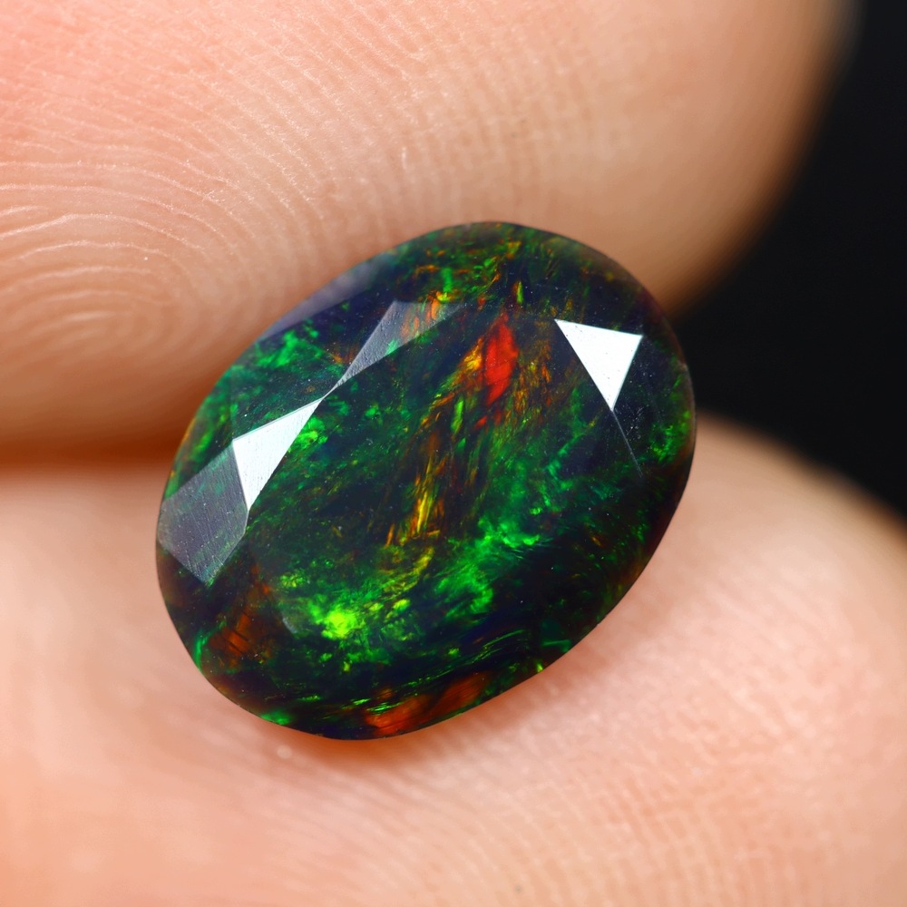 Přírodní opál černý 1.09 ct Ovál Etiopie certifikát Wbd