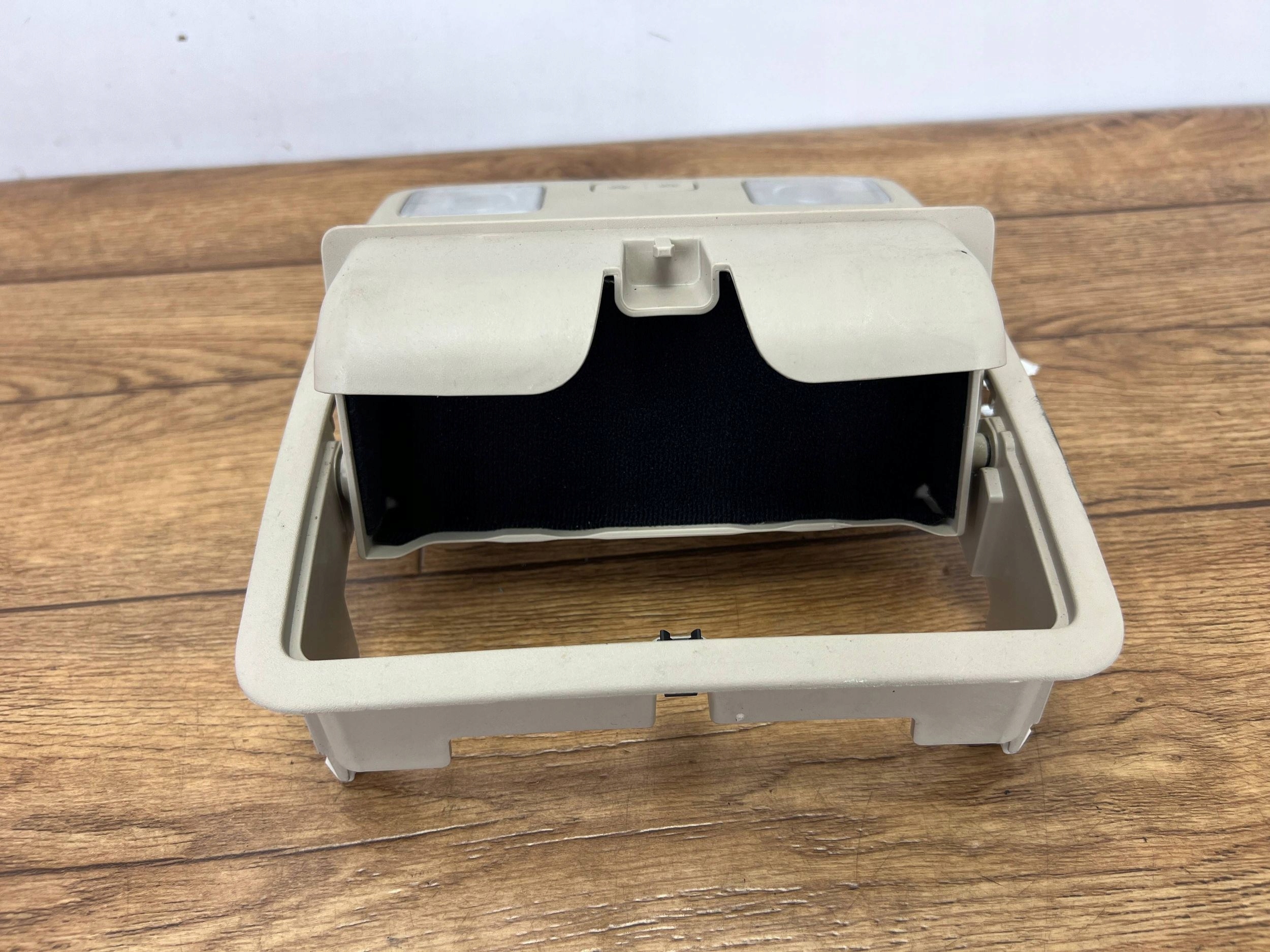 light sufitowa Ford Escape IV 2020+