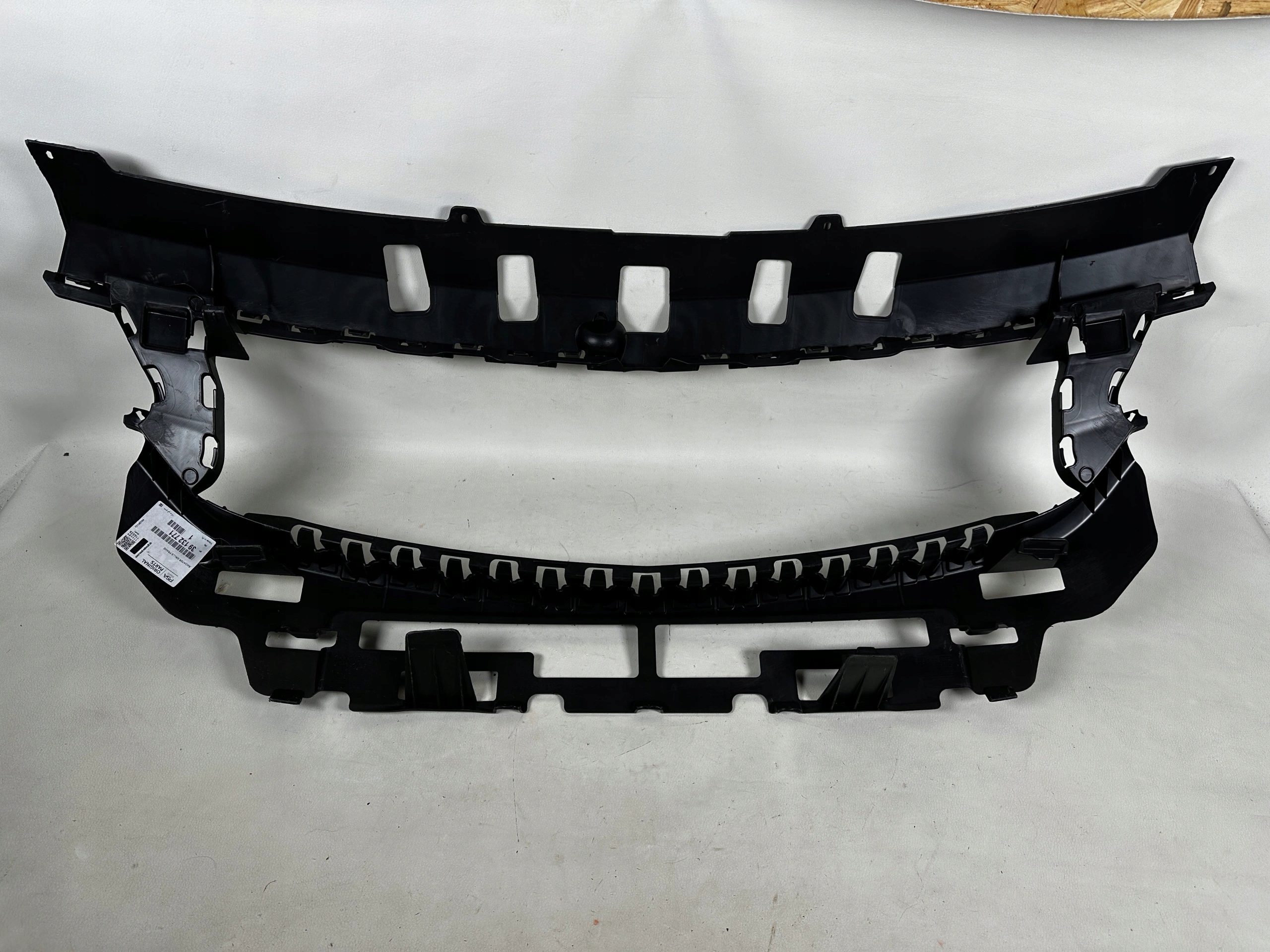 OPEL ASTRA V K 5 Grille Traverse Support plaque 13448088