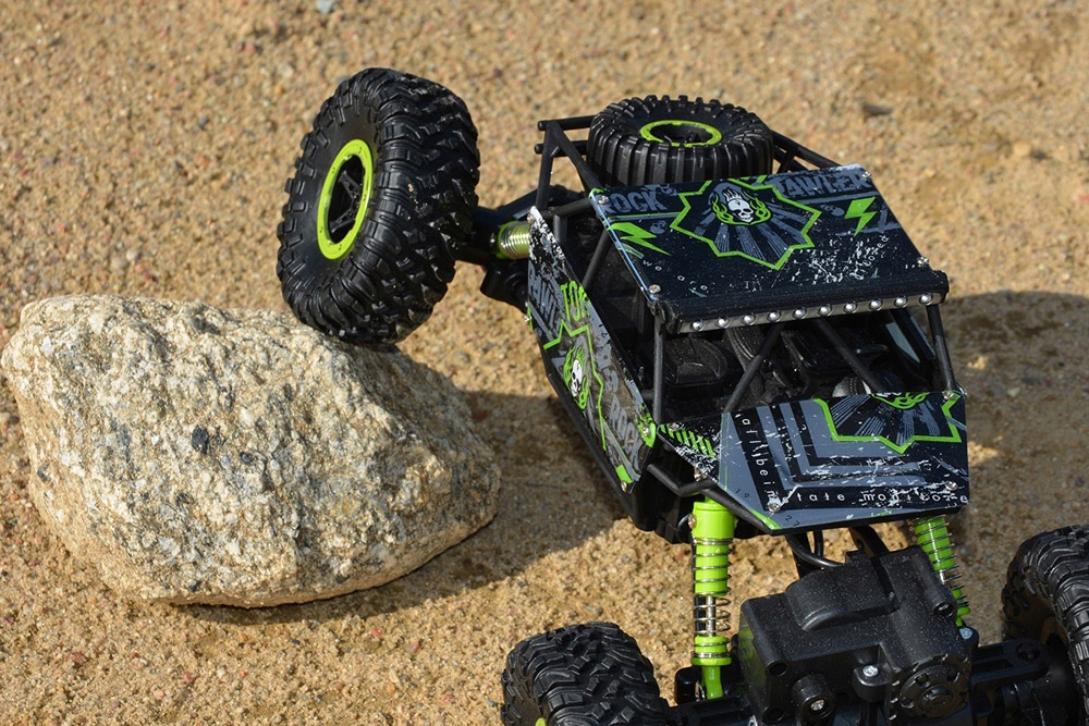 KRÓL PRZESZKÓD samochód sterowany RC MoNsTeR 4x4 Kolor dominujący wielokolorowy