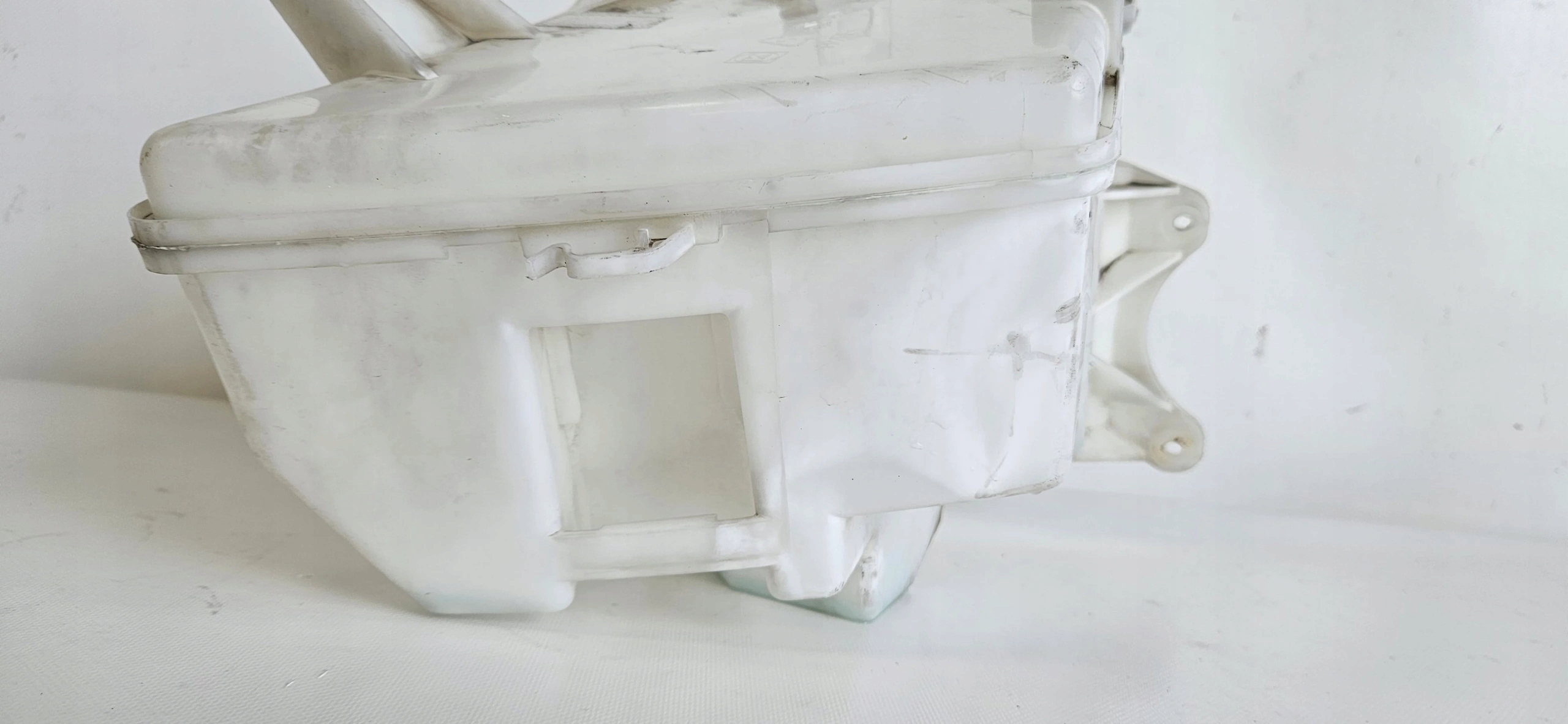 washer fluid tank TOYOTA AURIS II LIFT