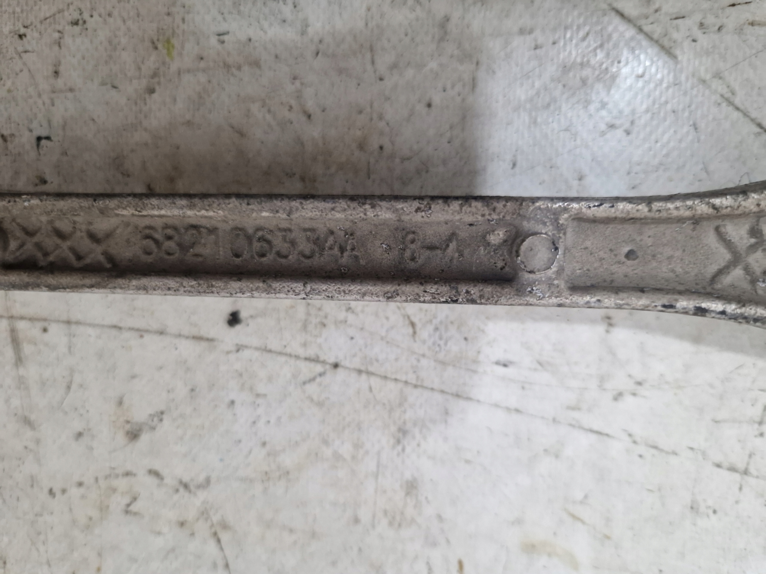 DODGE CHARGER LIFT CHALLENGER 19- Querlenker heck links = rechts 68210633AA