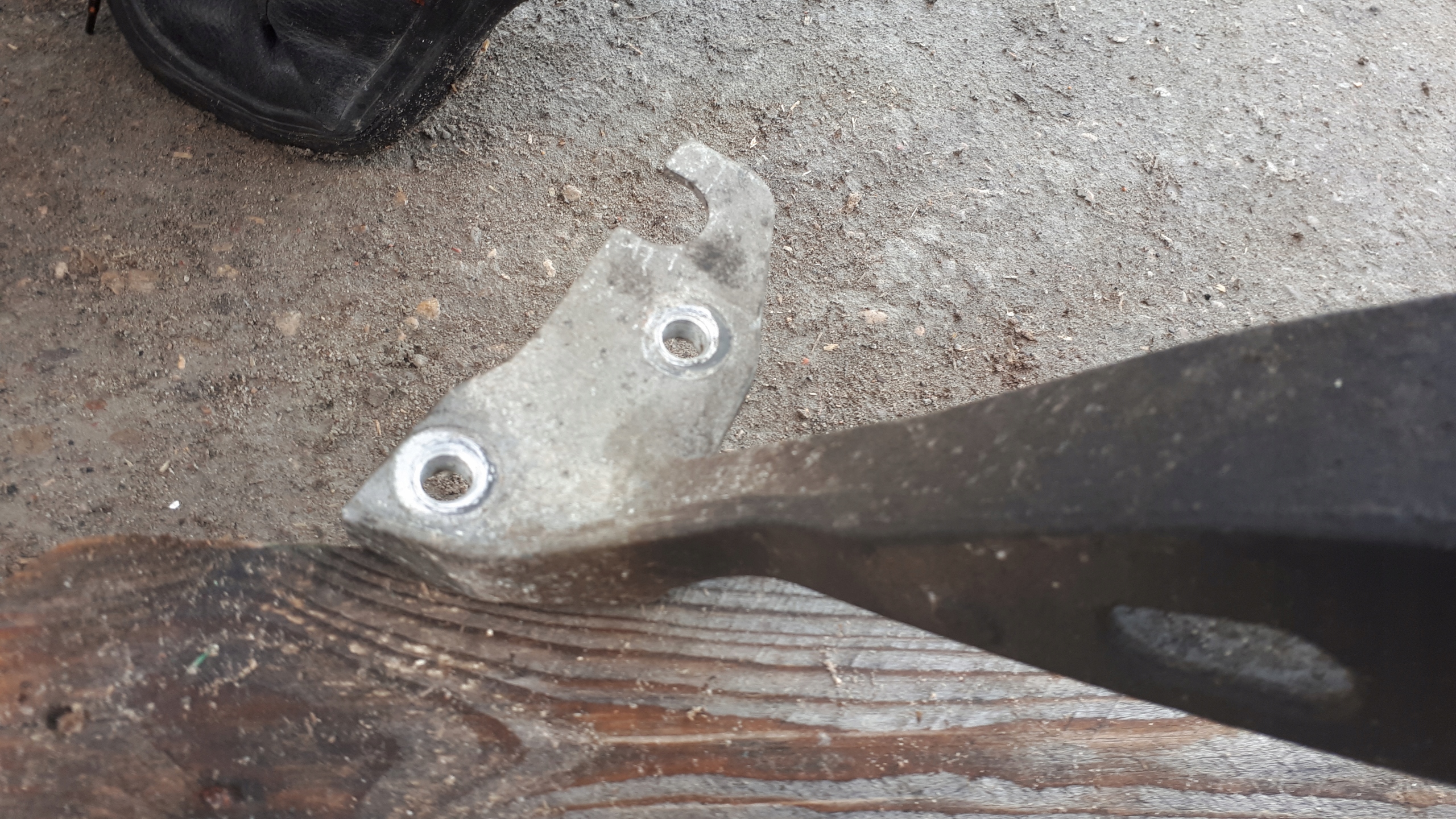A4 B8 LIFT engine mount holder 2.0 TDI CJC