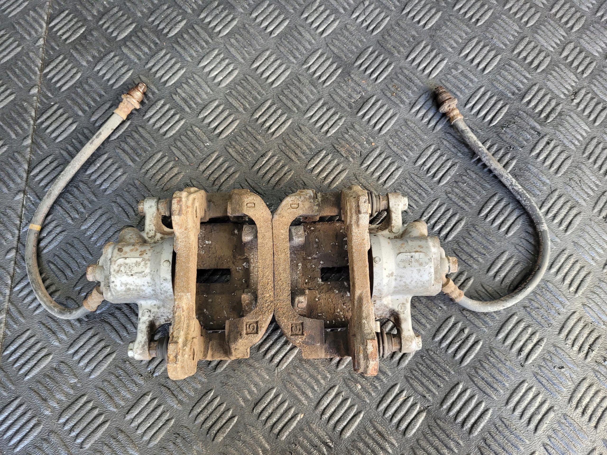caliper front front rear part rear left right LEXUS IS III 300 H 2.5