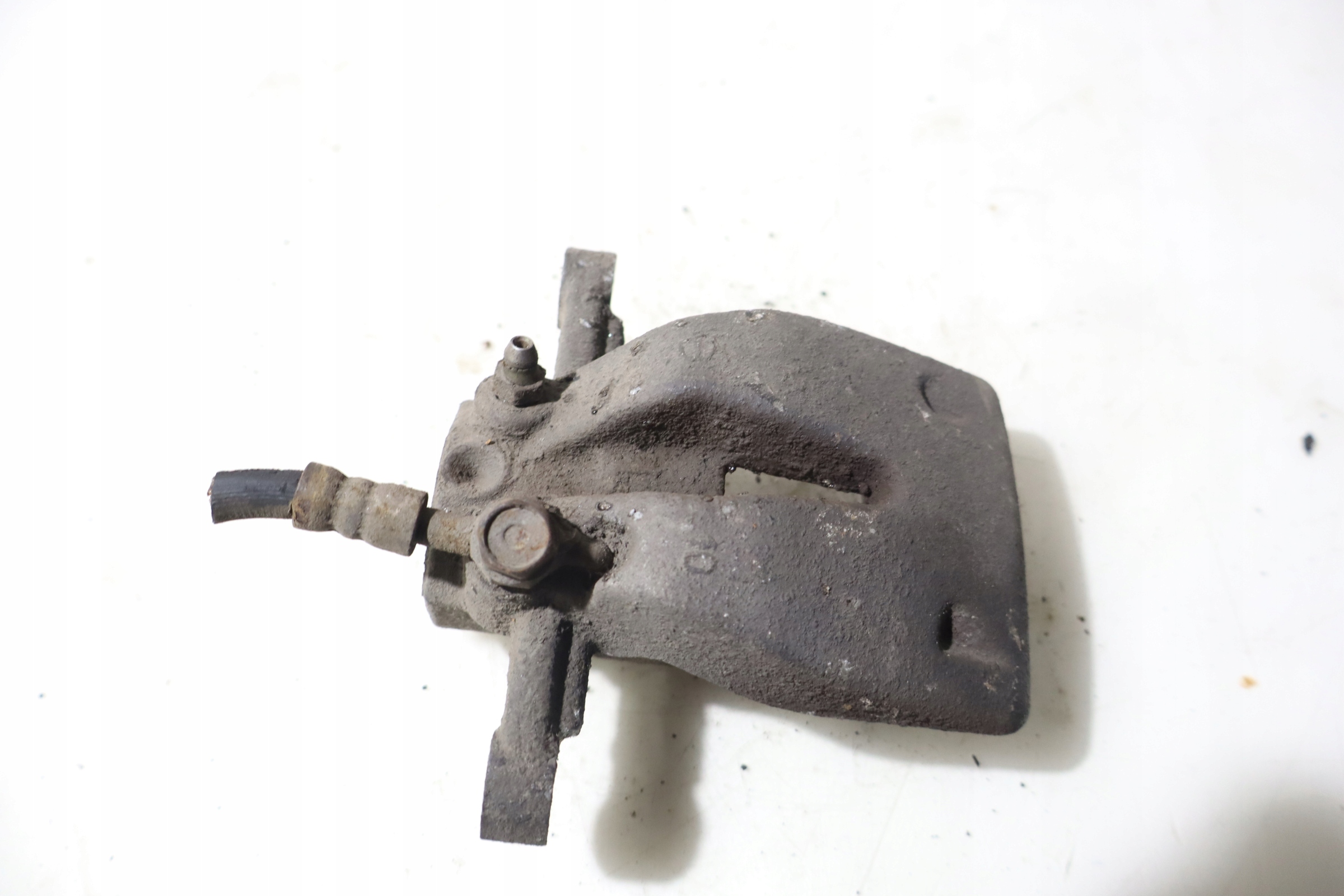 ZACISK HAMULCA LEWY TYŁ AVENSIS II T25 2.0D4D