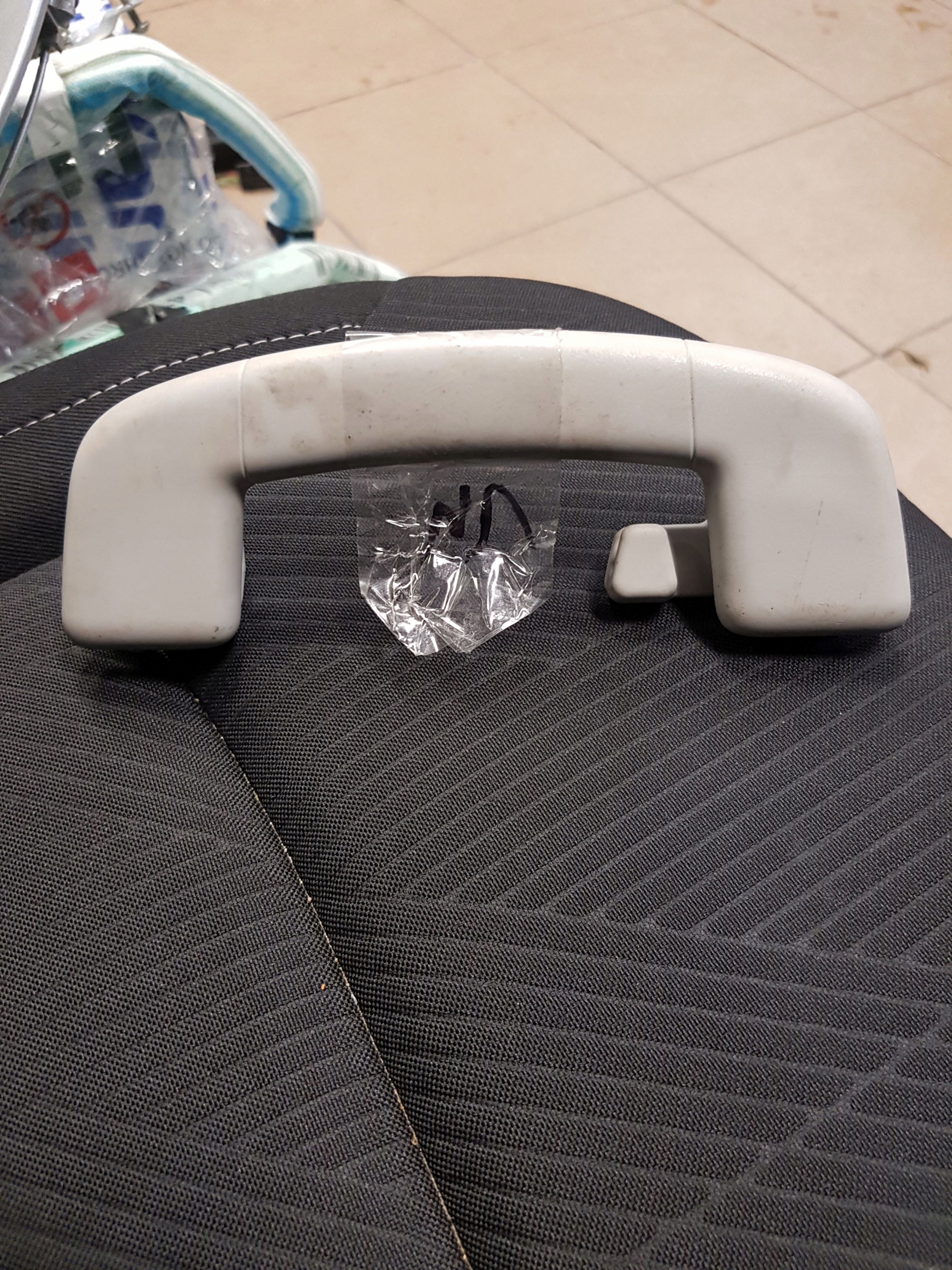 RĄCZKA UCHWYT PODSUFITKI VW T-ROC 2G0857643 Typ samochodu Samochody osobowe