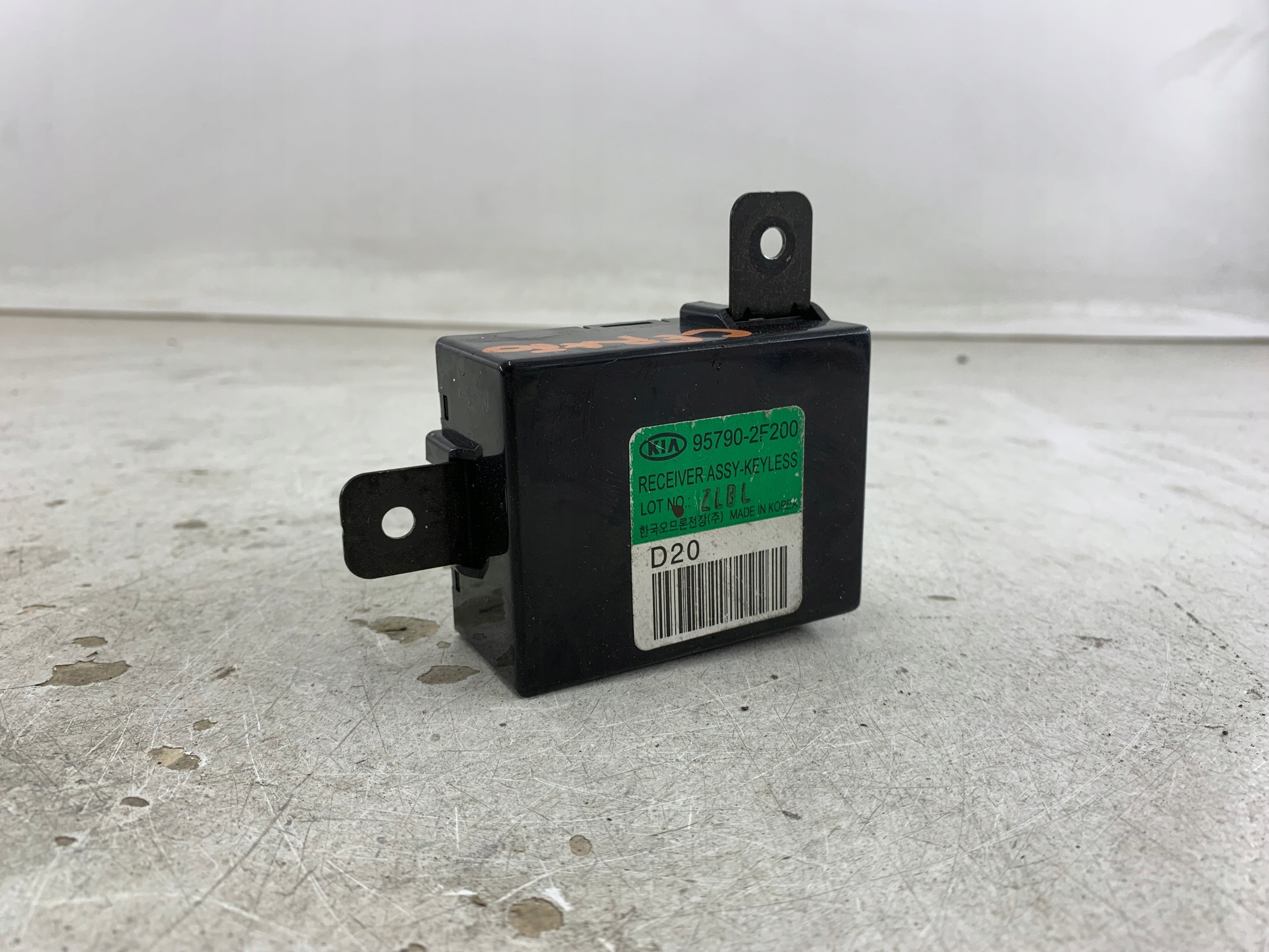 KIA CERATO et module unité de commande électronique uce de la serrure central 95790-2F200