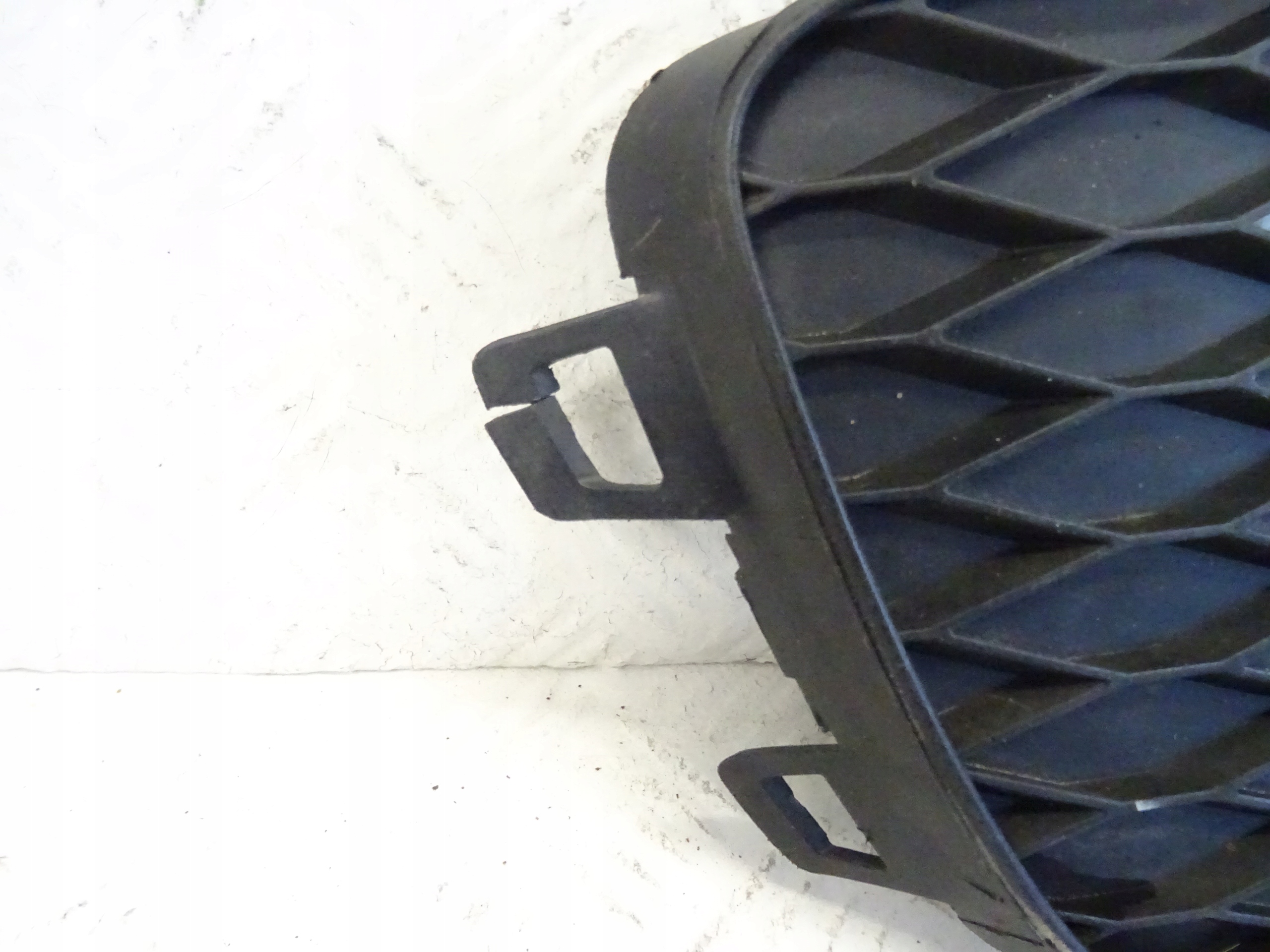 grid of a bumper front front right SEAT IBIZA IV 6J0853666B
