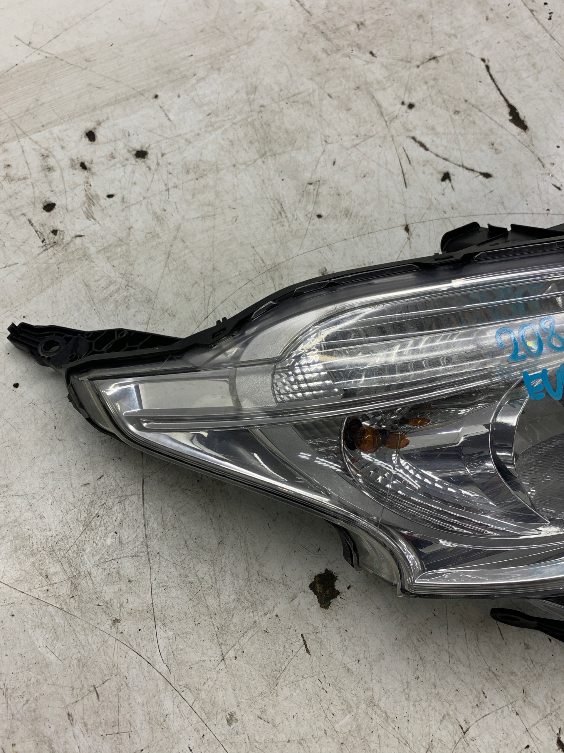 light right front front 9802221280 PEUGEOT 208 and 2012 (2012-2019) 1.2B