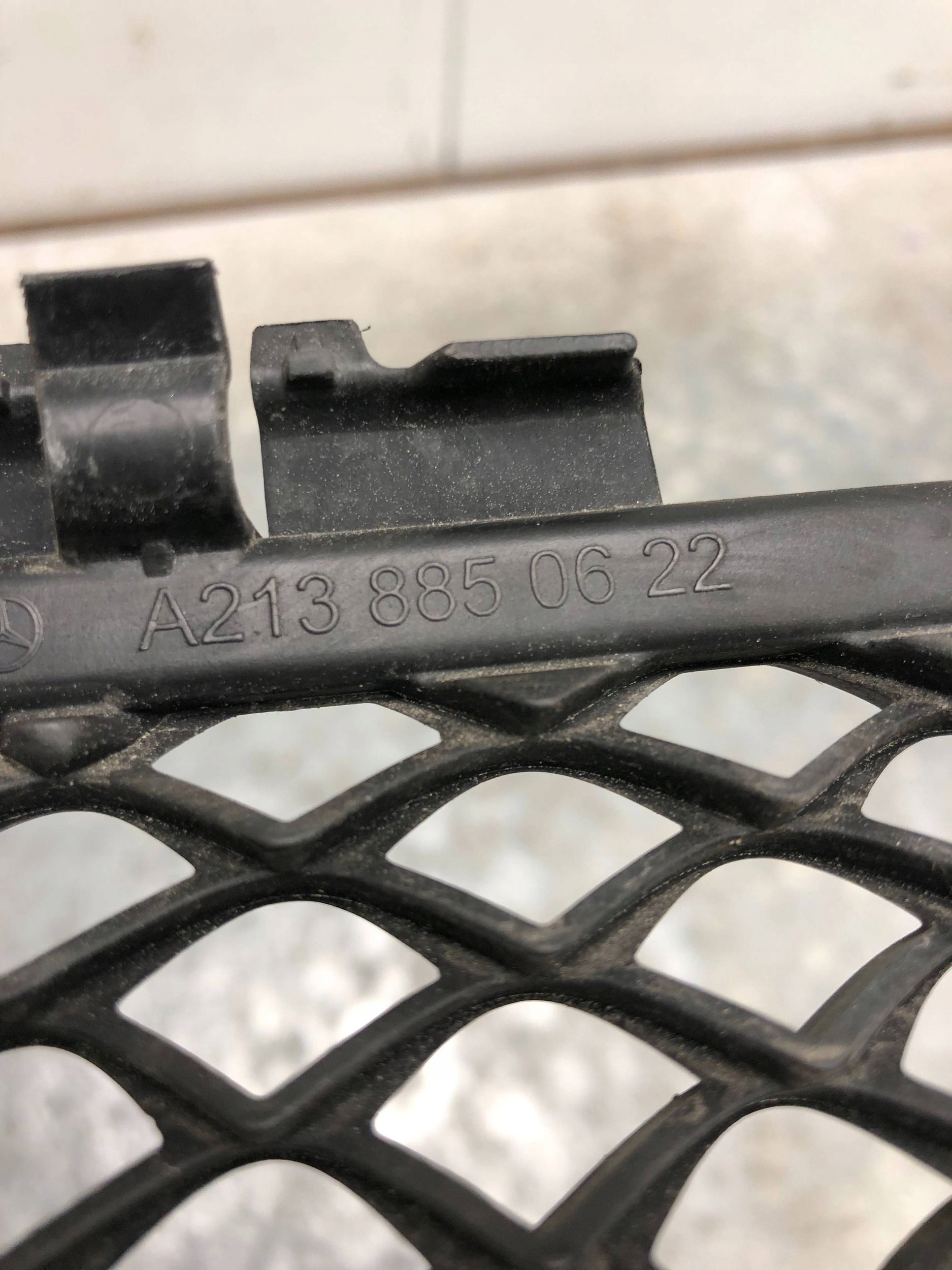 MERCEDES E W213 lower central grid of a bumper front A2138850622