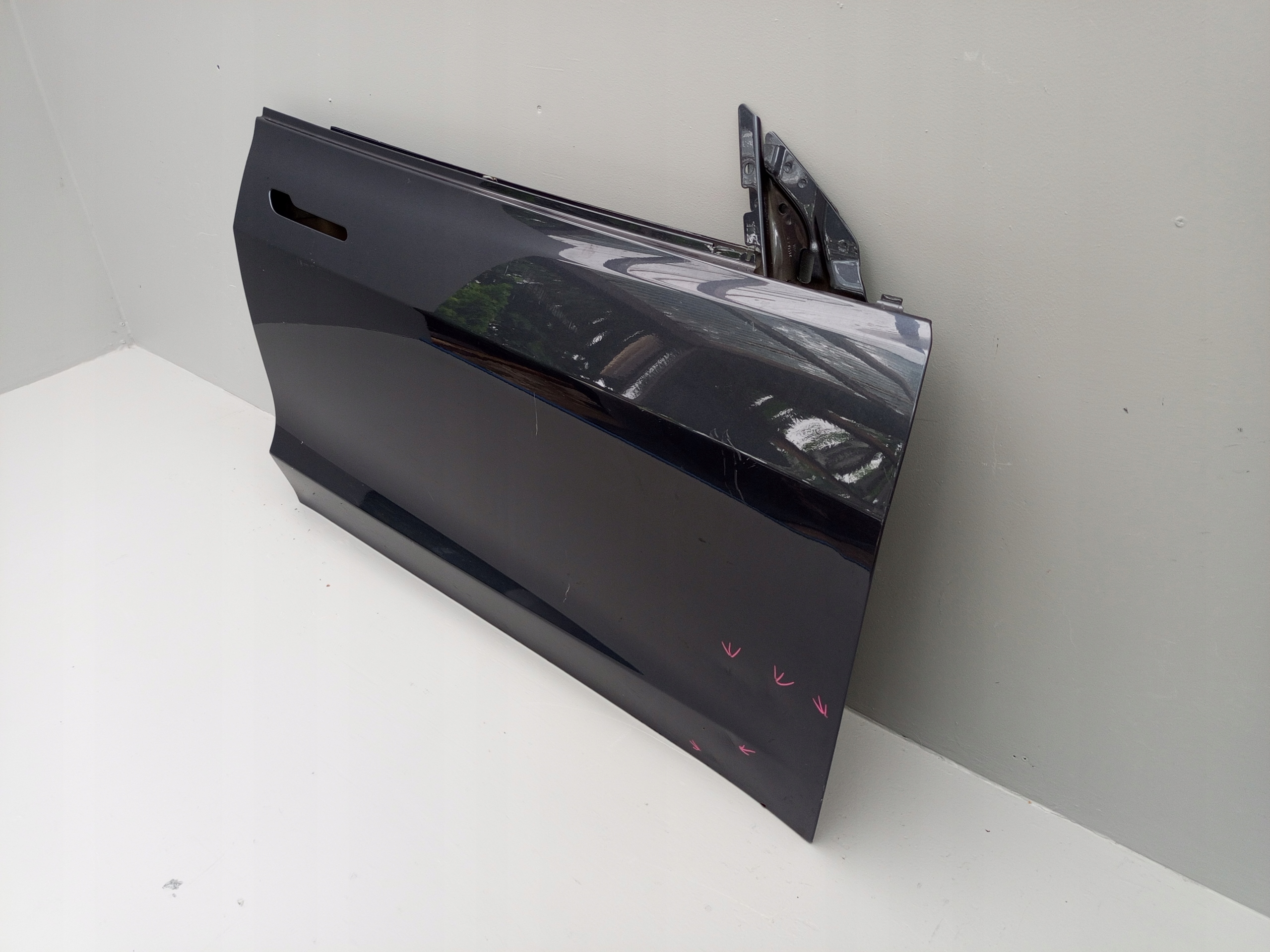 TESLA MODEL 3 2017- DRZWI PRZÓD PRZEDNIE PRAWE = Strona zabudowy przód - prawa