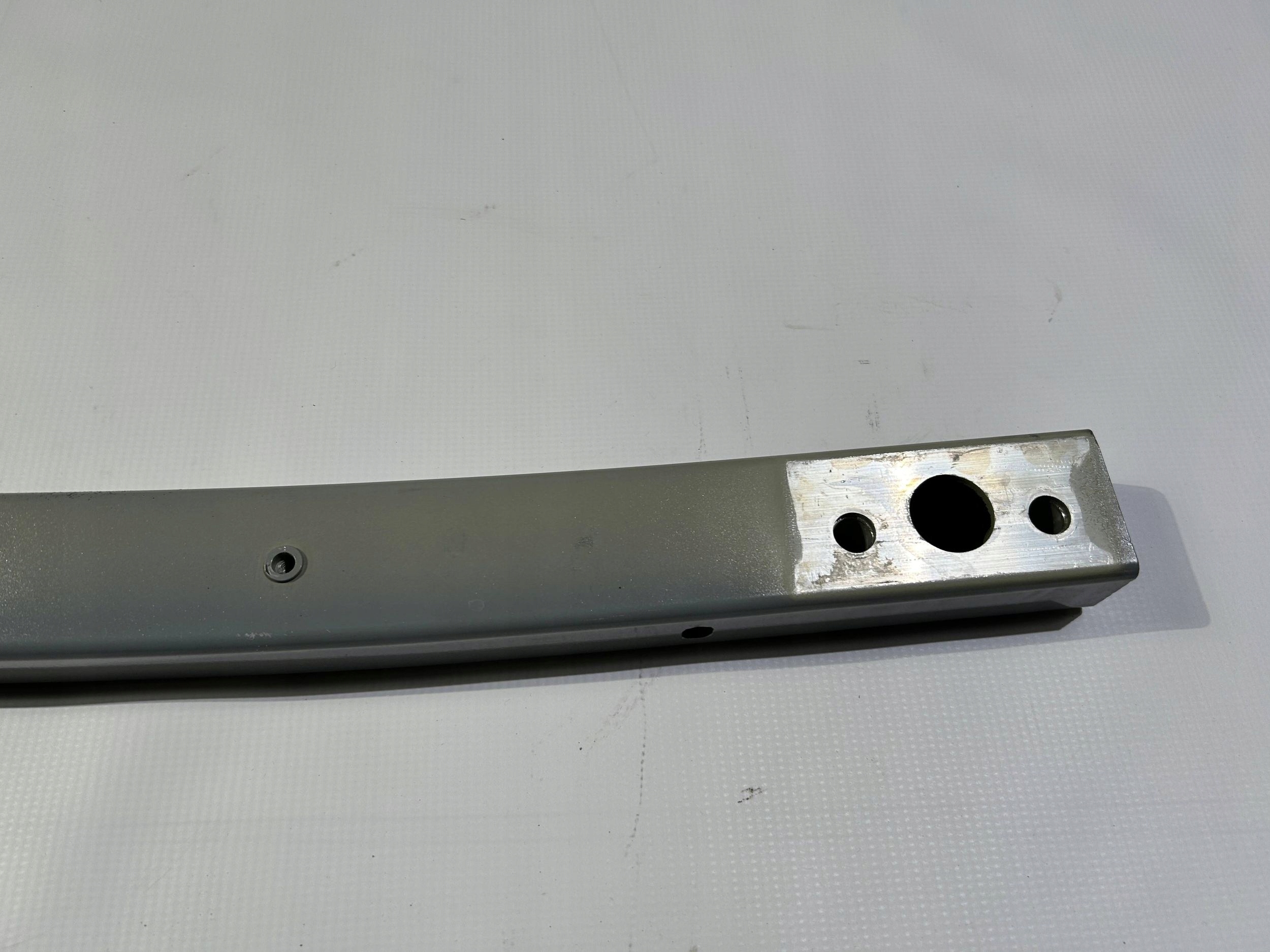 sider pillar console supports front of the front Maserati GranTurismo 2008
