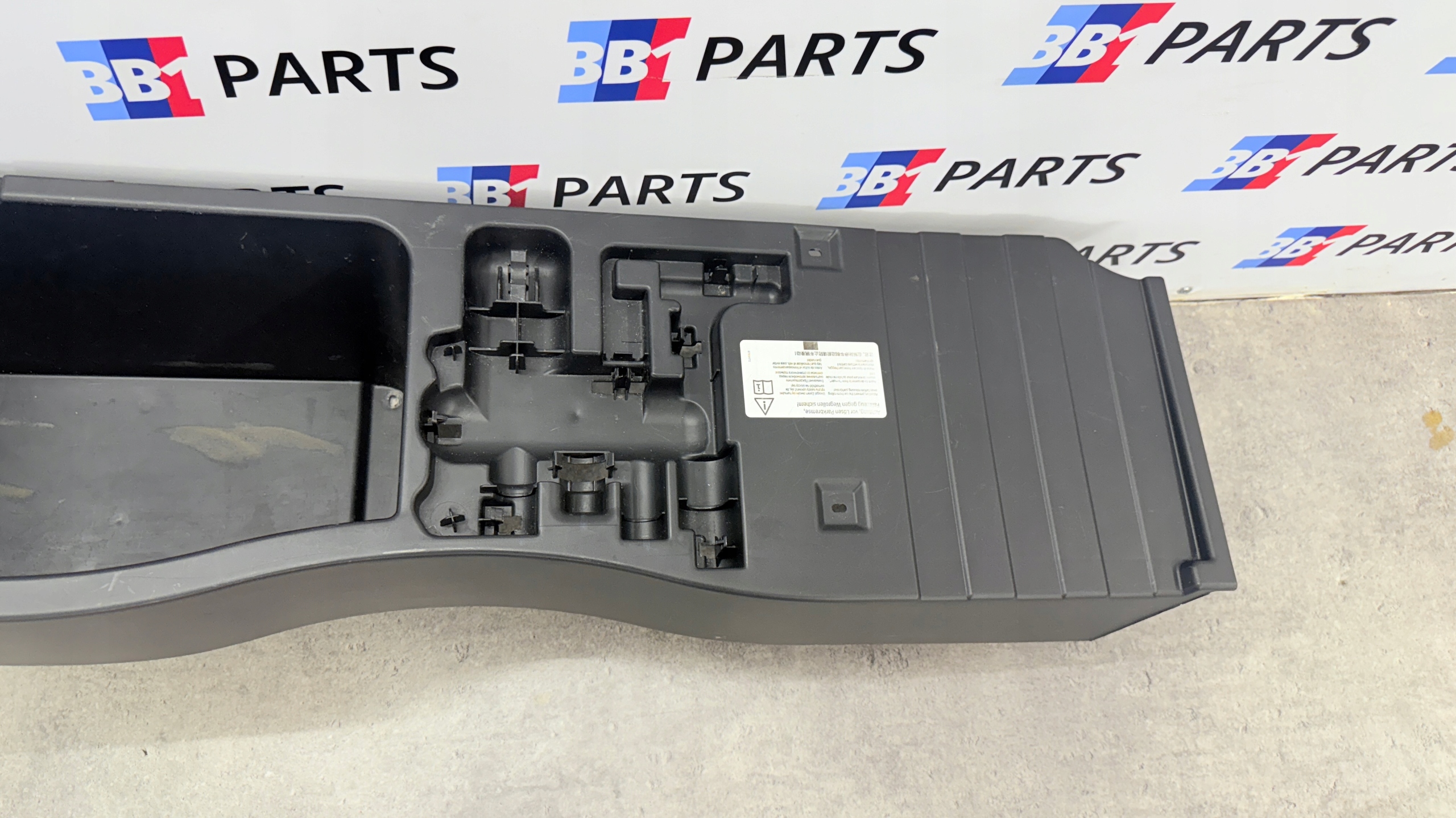 BMW E70 X5 Gehäuse LADEBODEN Handschuhfach AKUMULATORA 7127282