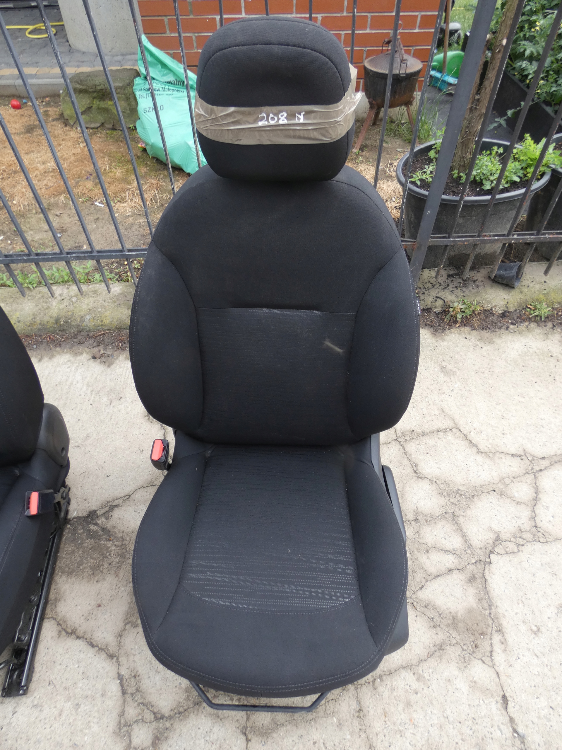 seat left right front EU PEUGEOT 208 and