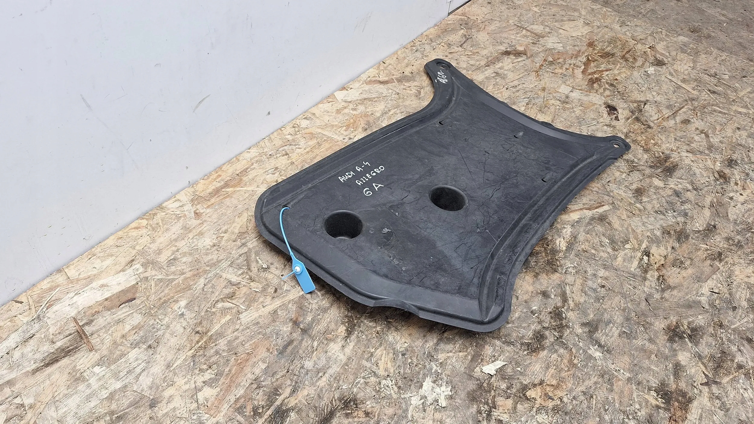 cover chassis left 8K0825219 AUDI A5 8T AUDI A4 B8