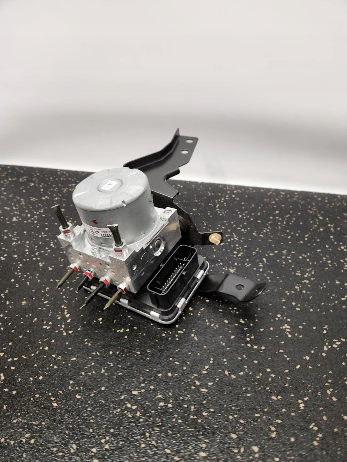 Mitsubishi Eclipse Cross PHEV 21-24 lift- pompa abs