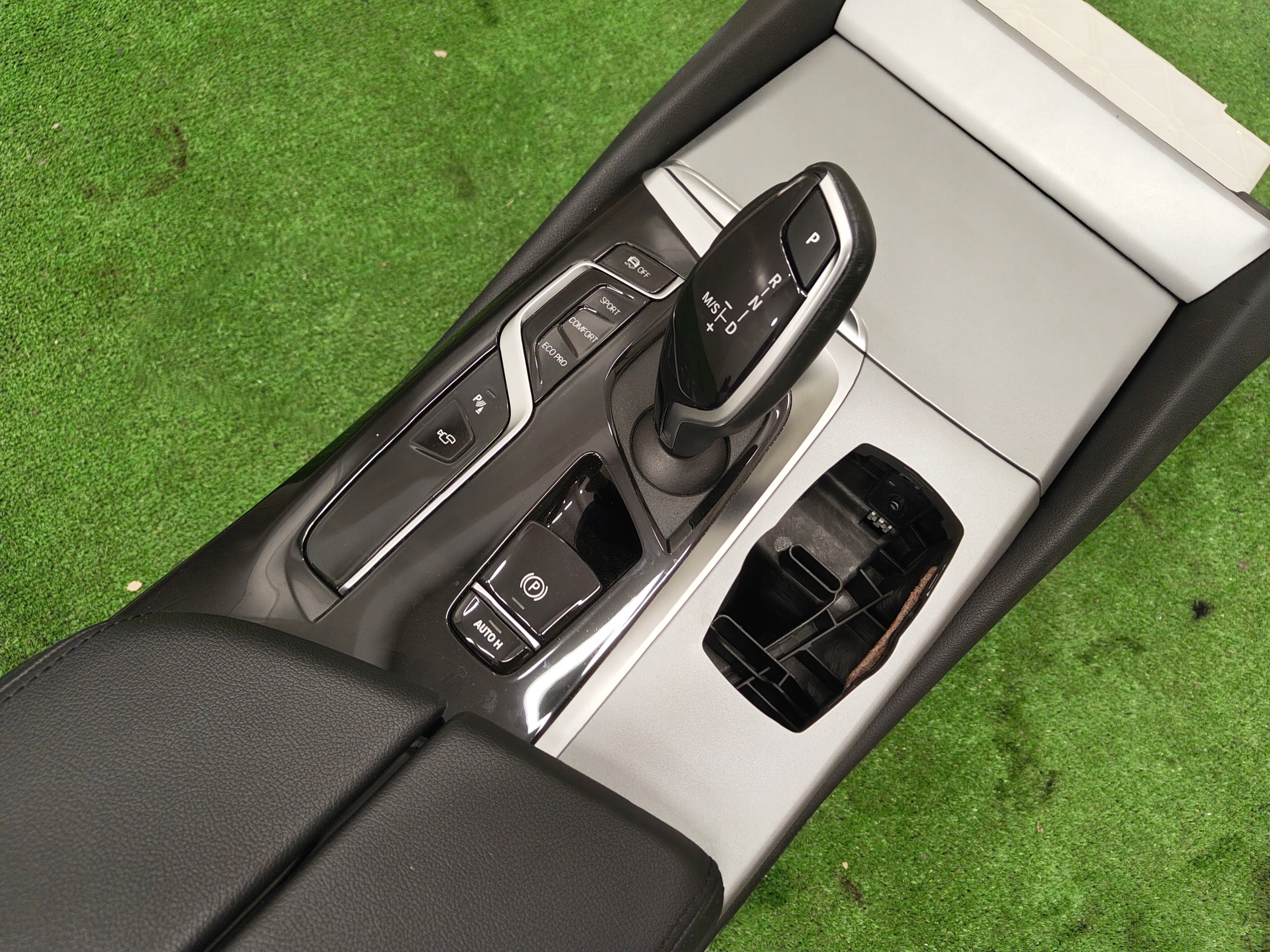BMW 5 G30 mitte verkleidung Sitze TUNEL Sitz Seiten HARMAN KARDON