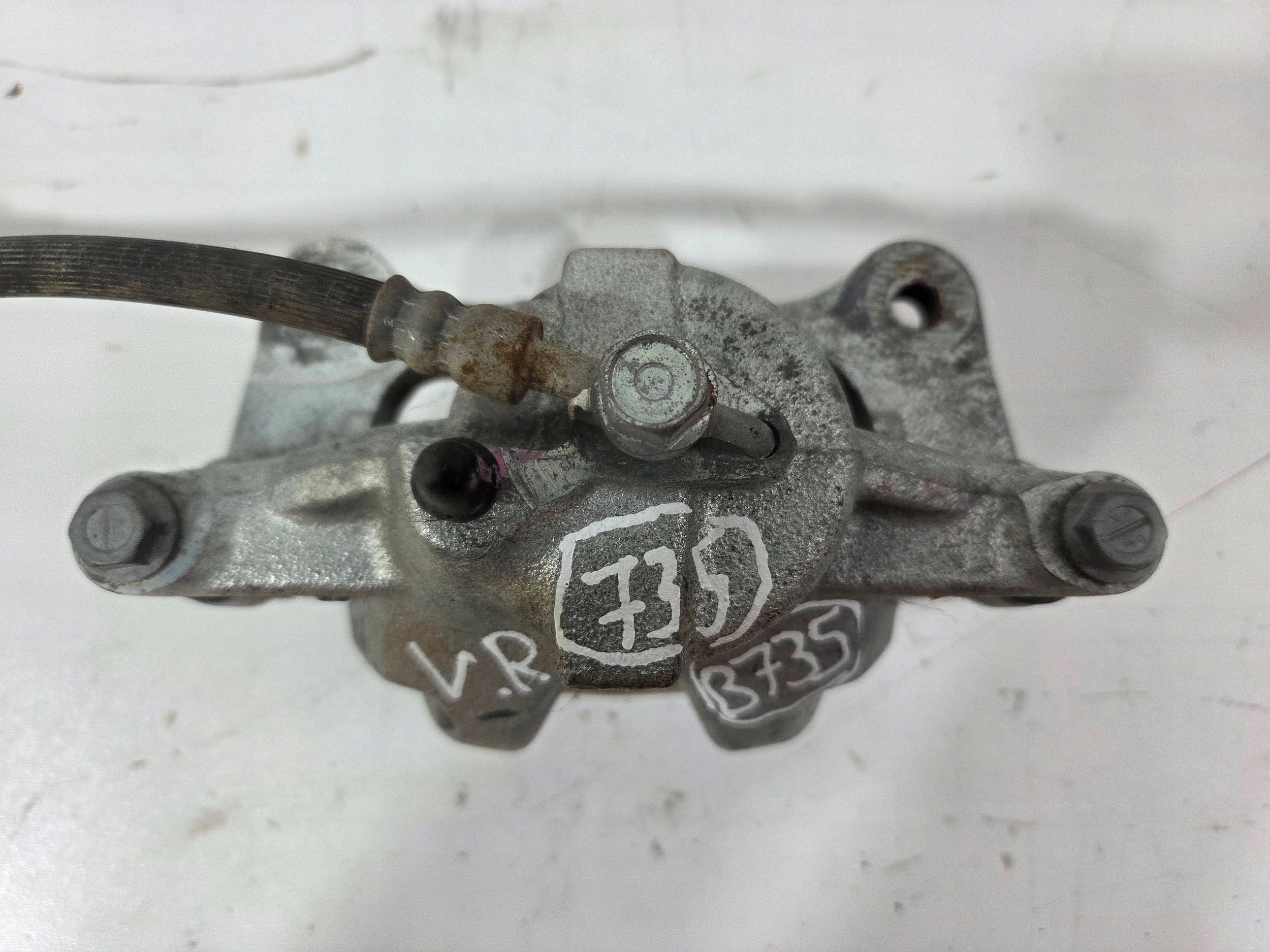 Toyota Yaris Cross caliper brake front L89764 (B735)