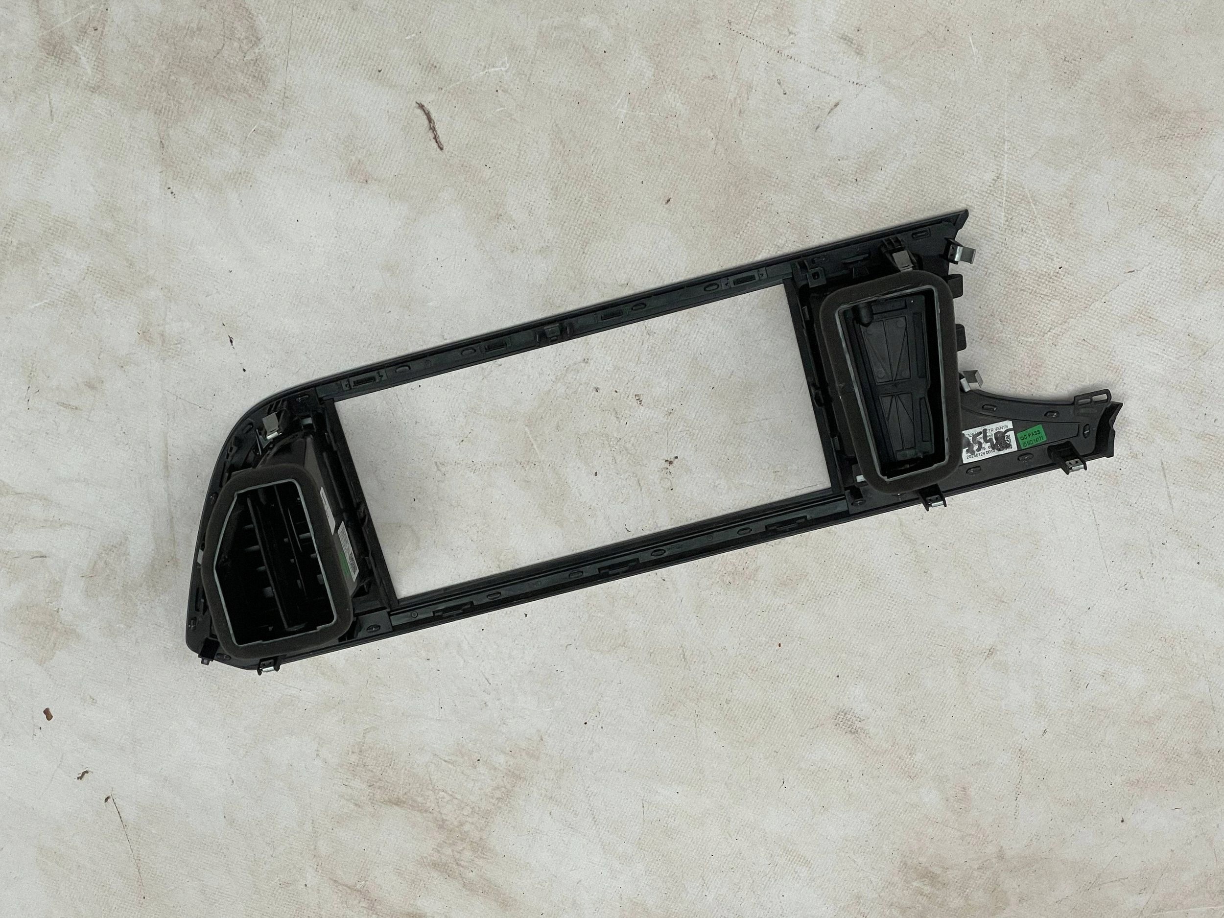frame KRATKI air conditioning devices of the dashboard SEAT ATECA 576820951