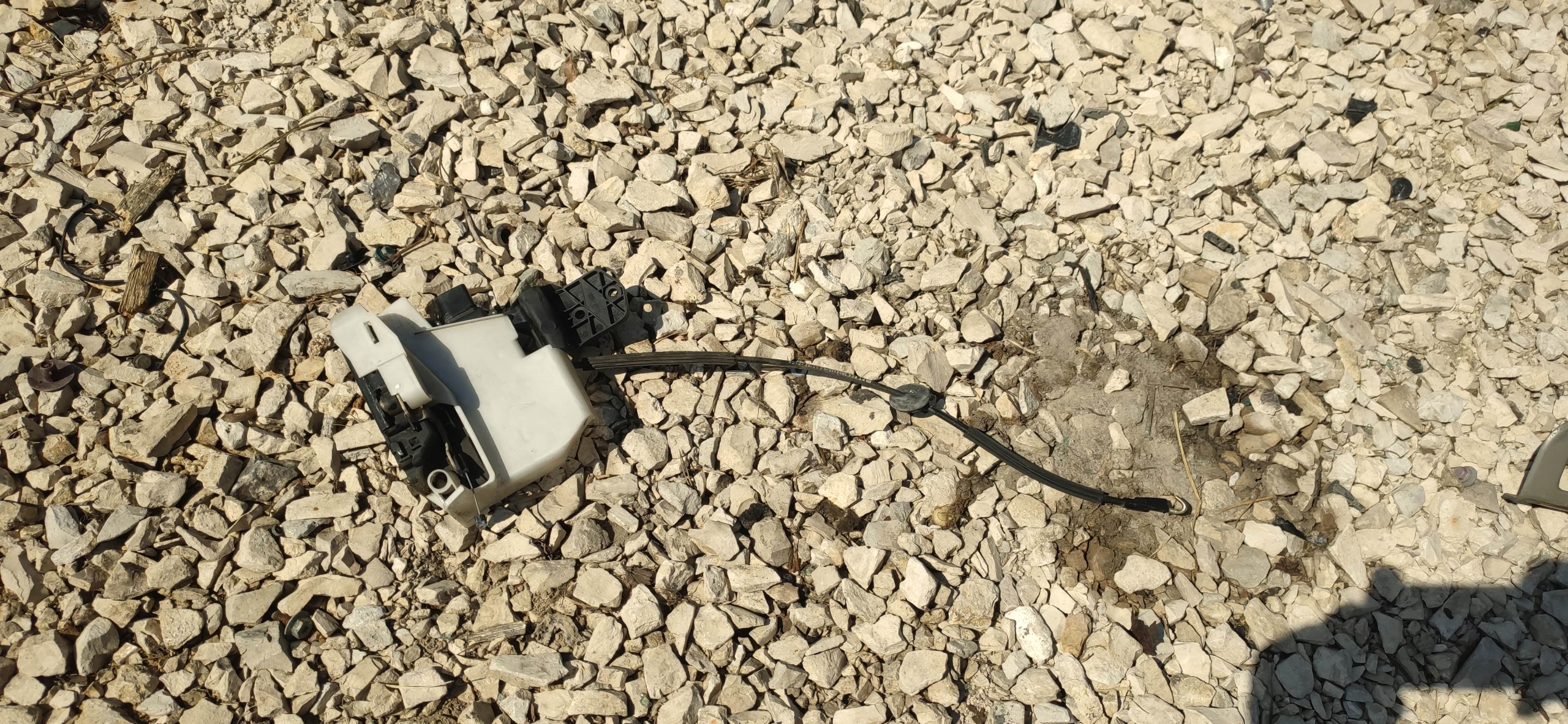 KR ZAMEK DRZWI LEWY PRZÓD VW PASSAT B5 FL 8 PIN