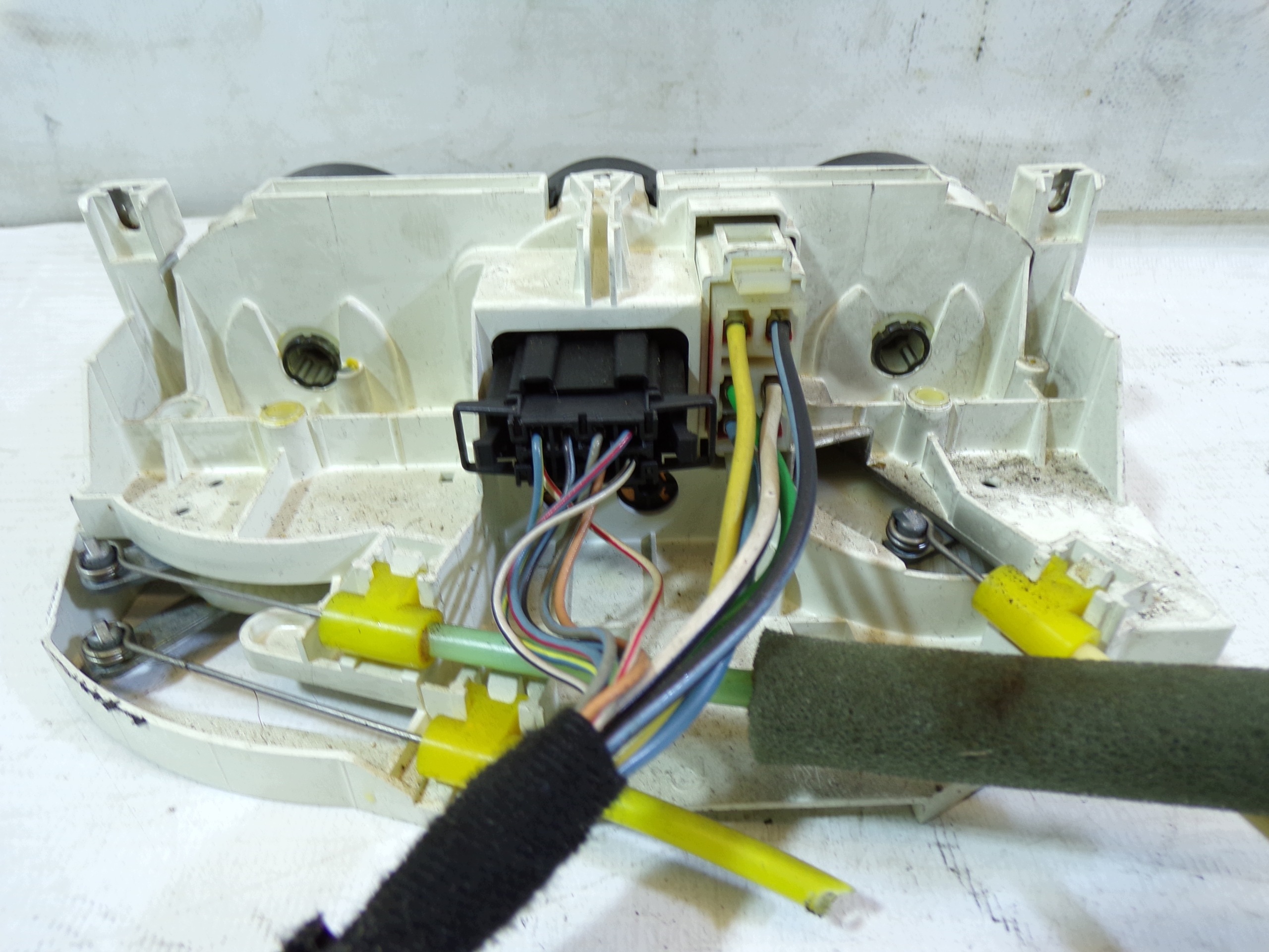 PANEL rešetka ventilacije klimatizacije VOLKSWAGEN NEW BEETLE 1C0820045C (1)