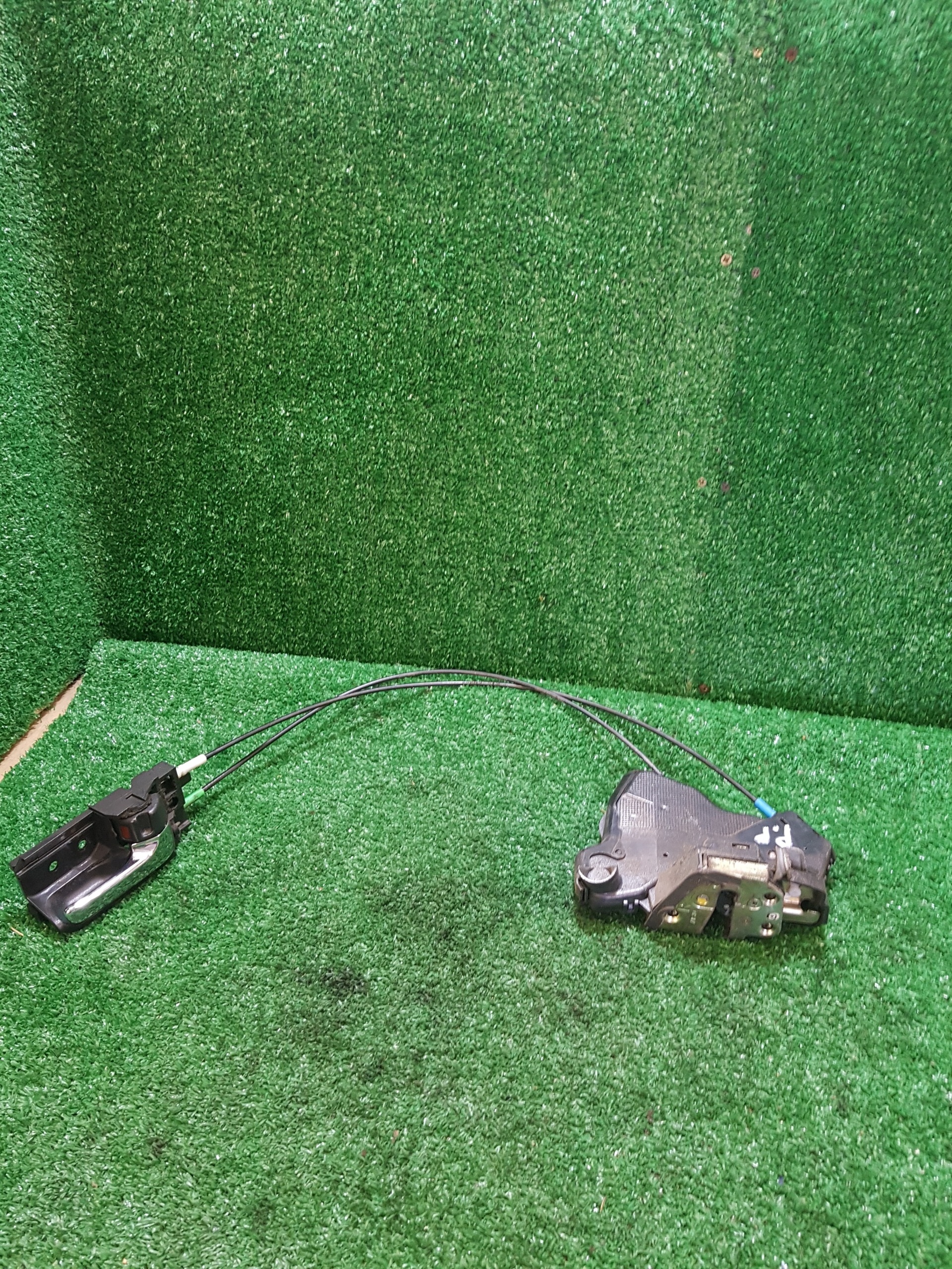 lock door right front TOYOTA AVENSIS T25 2 PIN