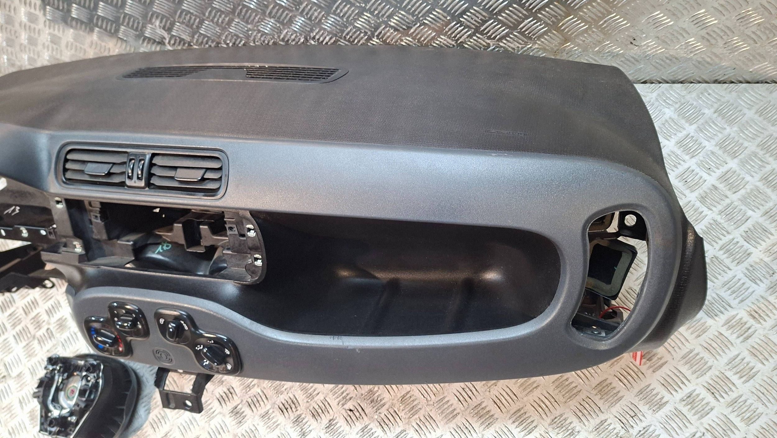 dashboard instrument panel airbags FIAT PANDA III 2012