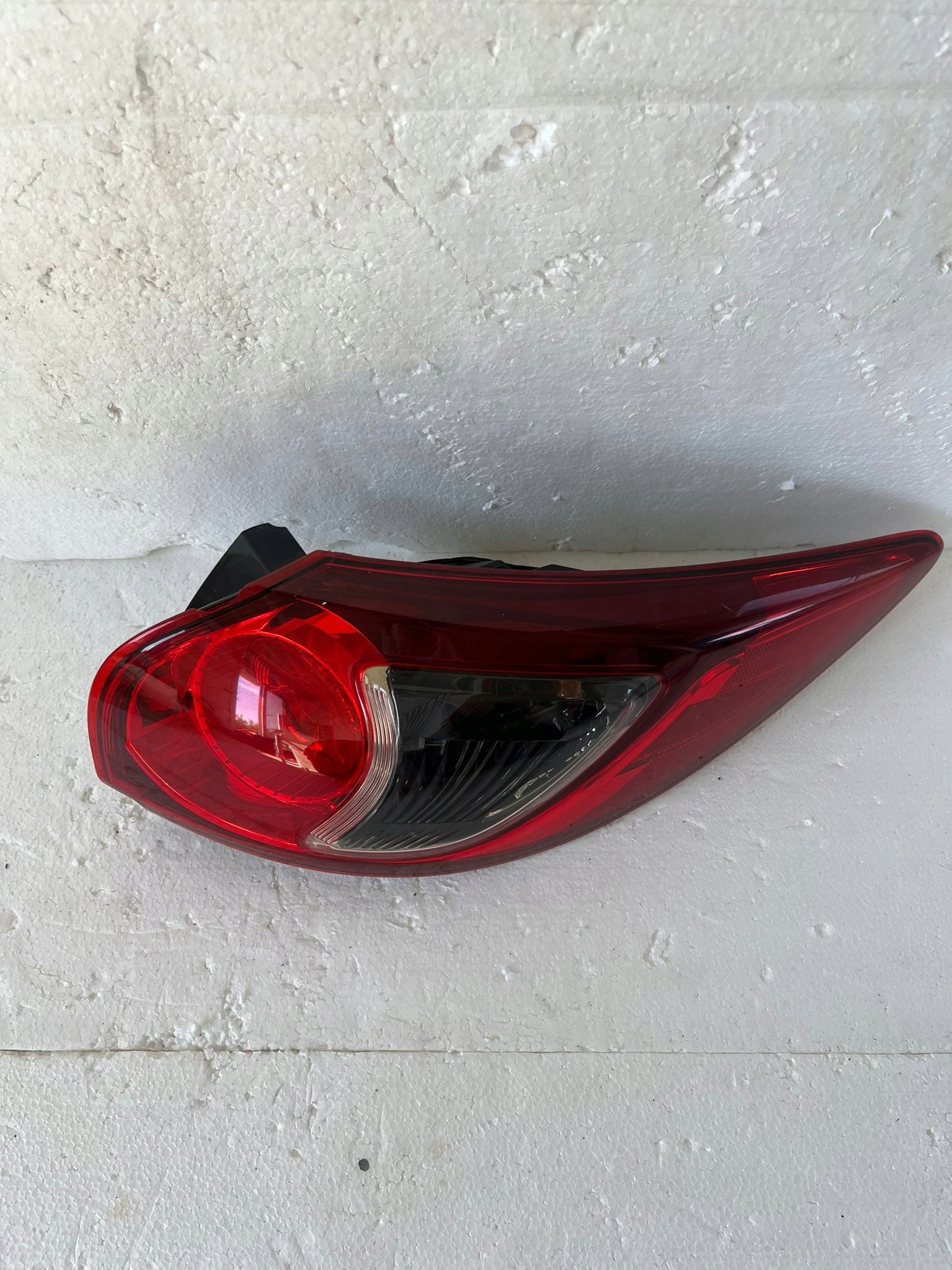 фонарь правый англия KD5451150 mazda 1 и 12-17