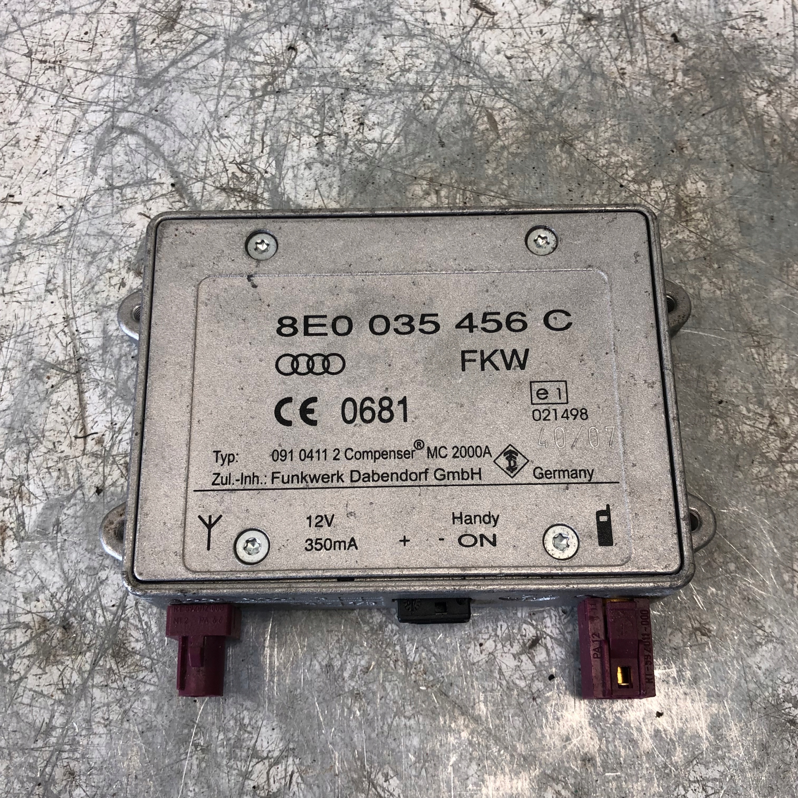 amplifier ANTENY AUDI A4 B7 8E0035456C
