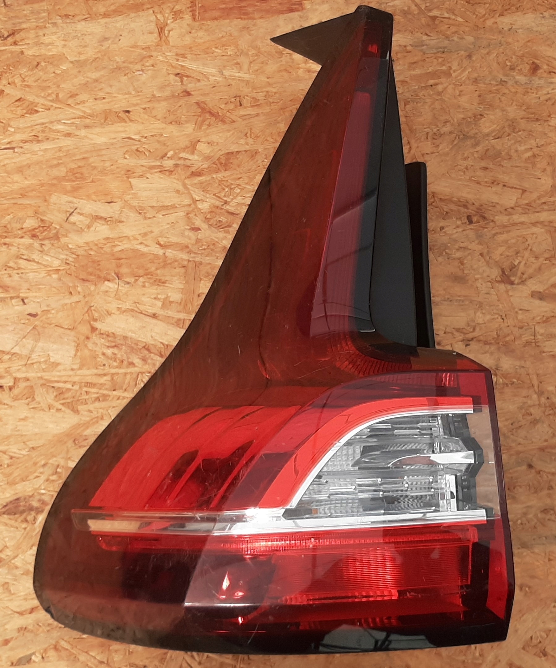 RENAULT GRAND SCENIC IV LAMPA LED TYLNA TYŁ LEWA 265553283R Kolor czerwony