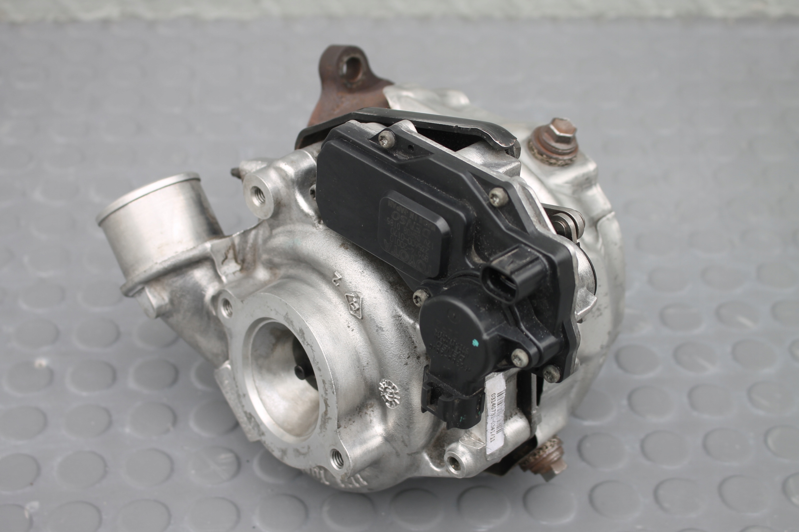 TURBOSPRĘŻARKA 17201-0W020 TOYOTA RAV4 IV 2.0 D4D 12-15 Producent części Toyota OE