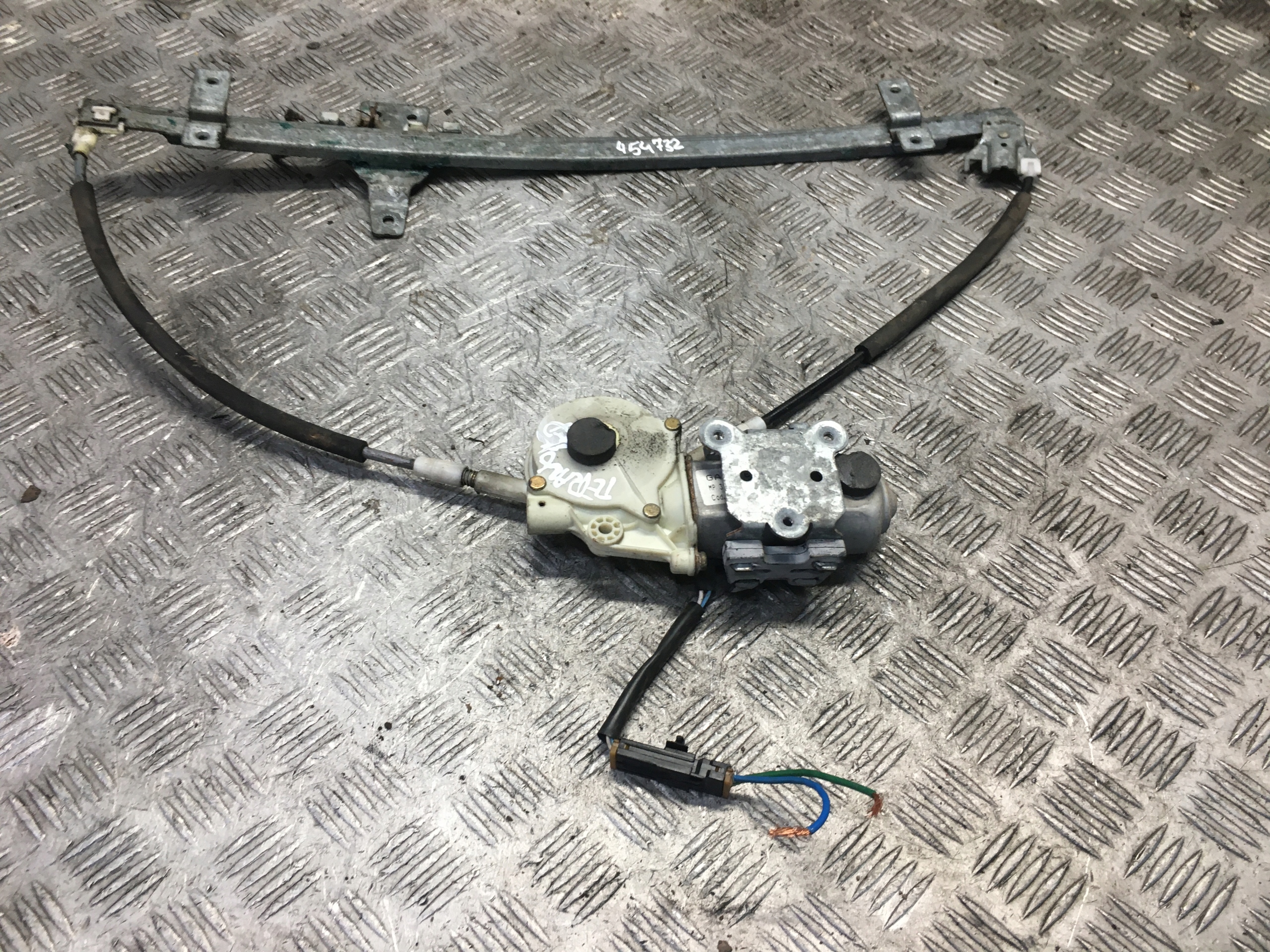 TERRANO II MECHANIZM SZYBY LEWY PRZÓD