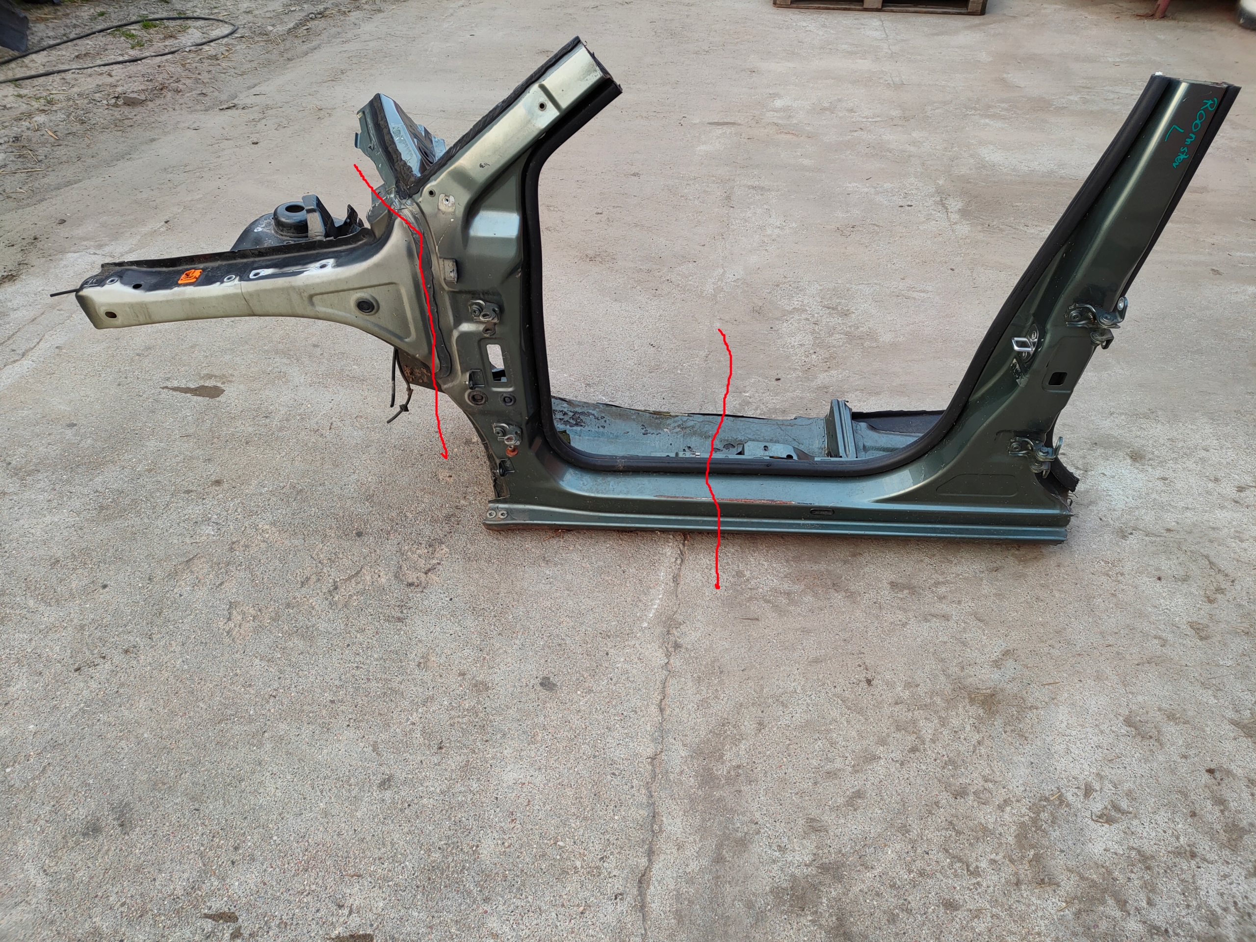 5J0 5J1 - ROOMSTER ЦЕНТРАЛЬНАЯ ЛЕВАЯ СТОЙКА