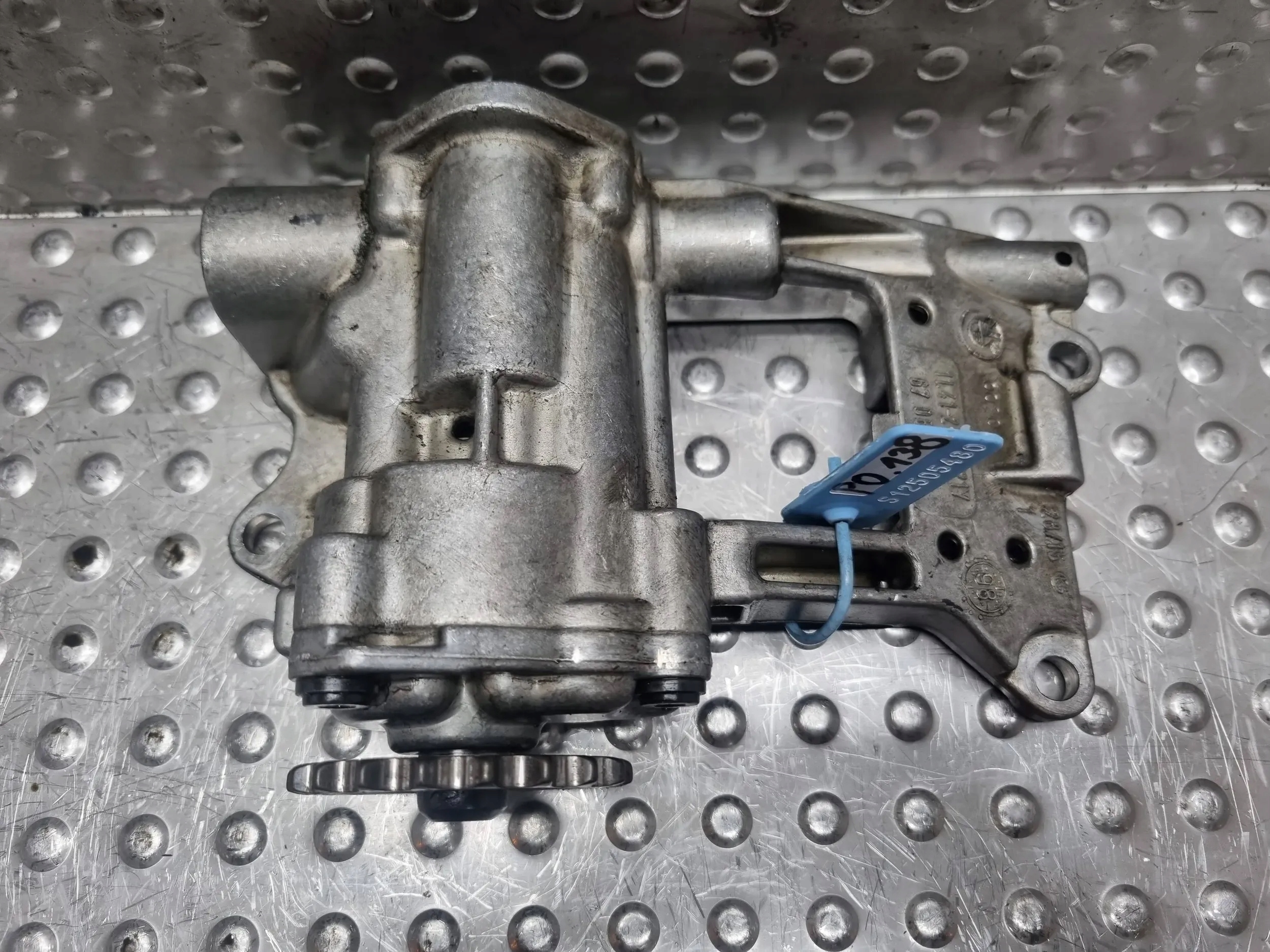 oil pump 2247217 BMW 3 E90 E91