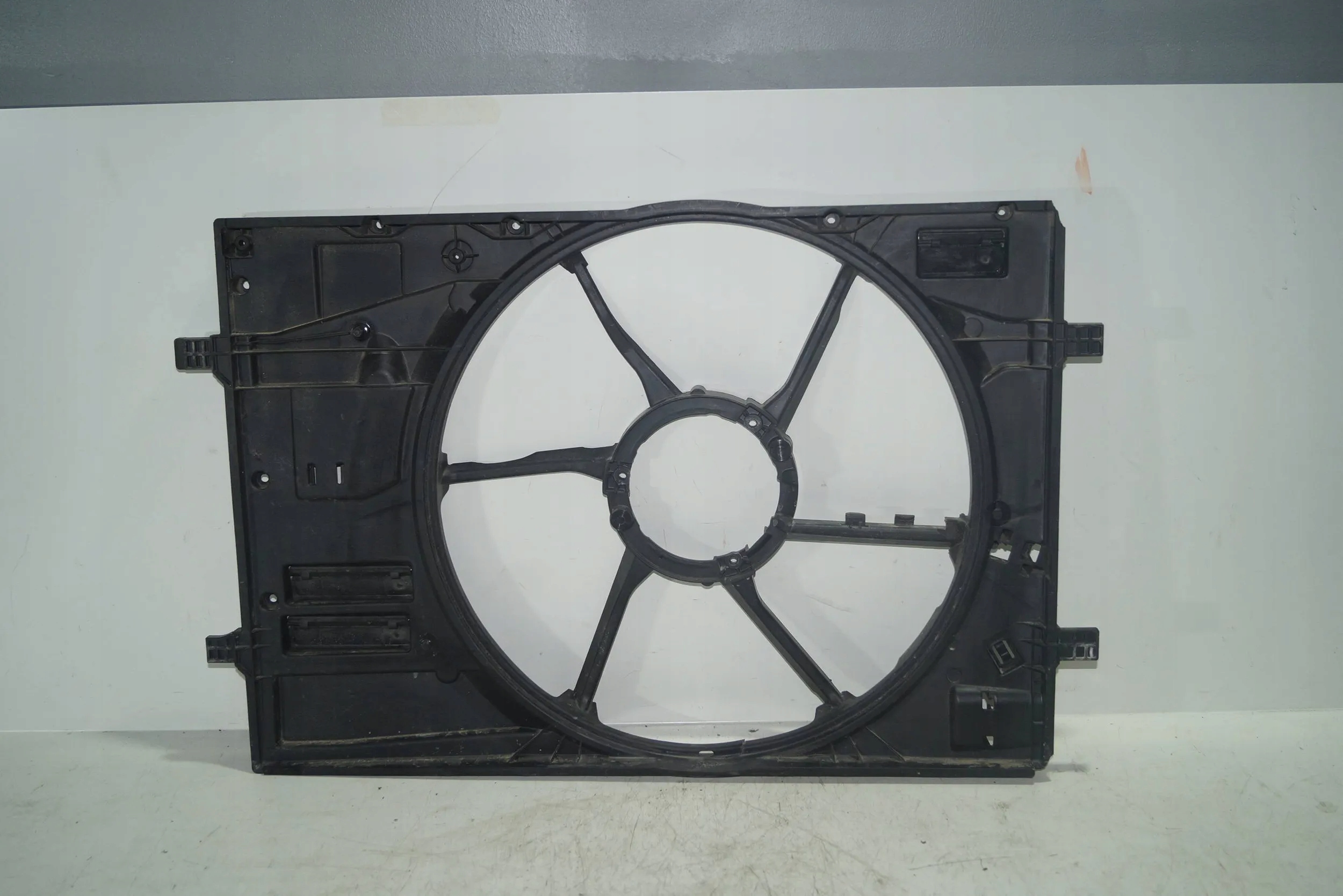 Корпус вентилятора VW GOLF VIII AUDI Q2 5wa121205