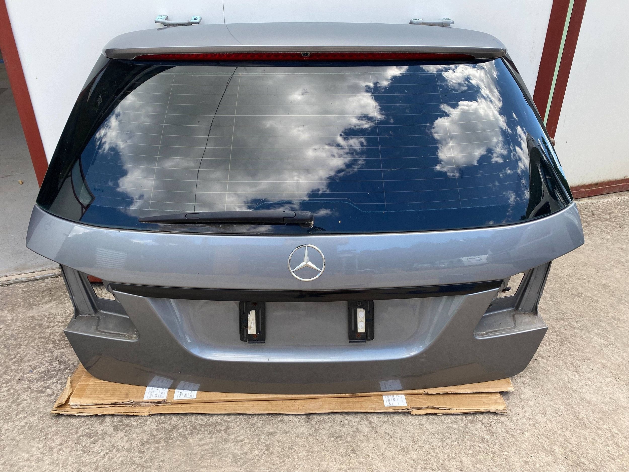 MERCEDES E W212 KOMBI complete trunk door boot rear part 792 grey